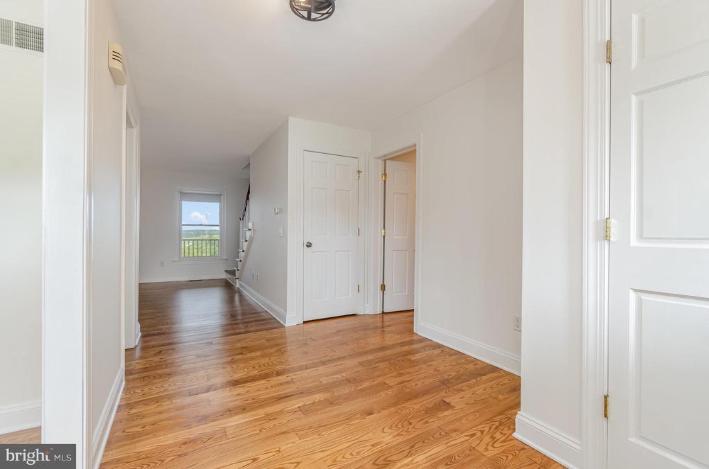 562 W 8TH STREET