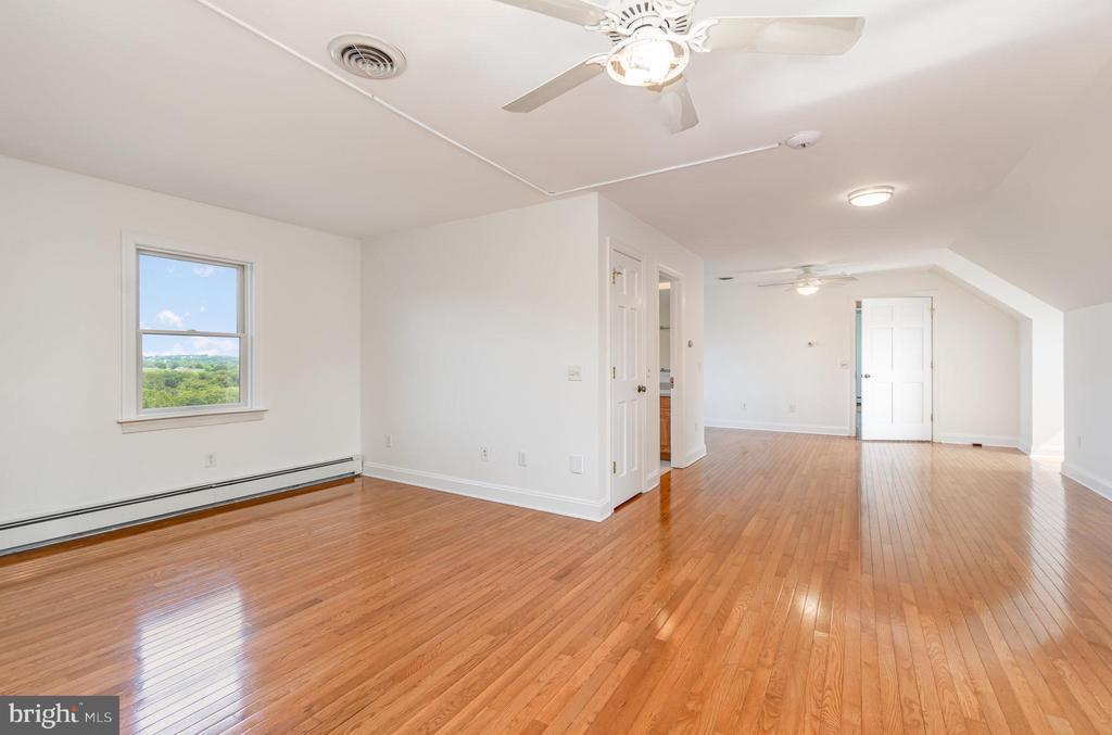 562 W 8TH STREET