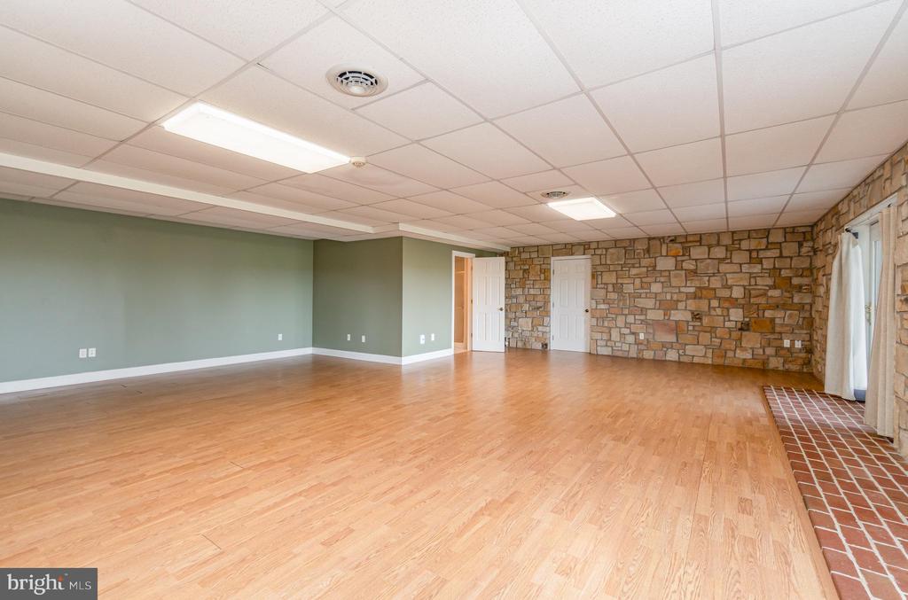 562 W 8TH STREET