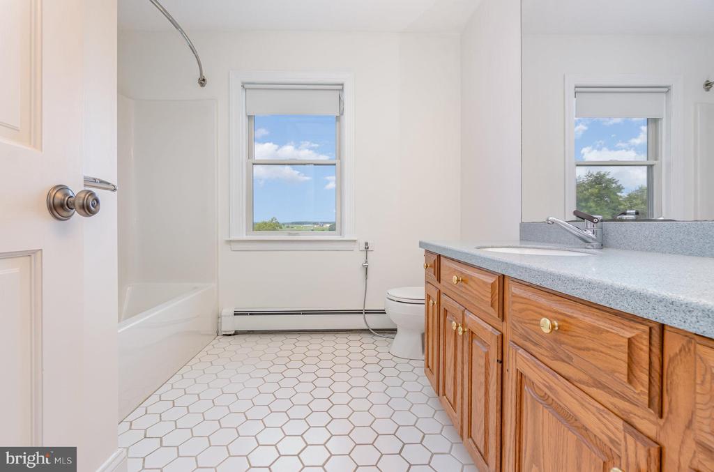 562 W 8TH STREET