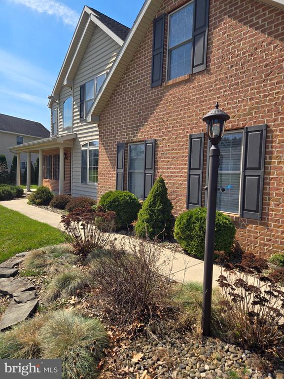 108 N BLACKBERRY LANE