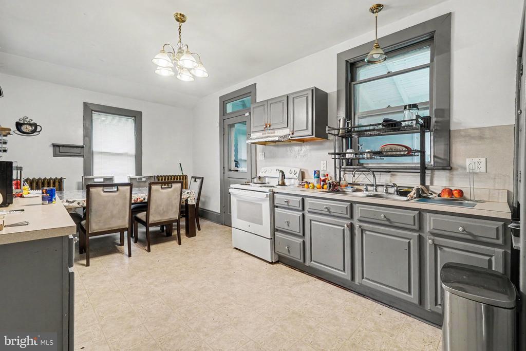 108 W W MAIN STREET