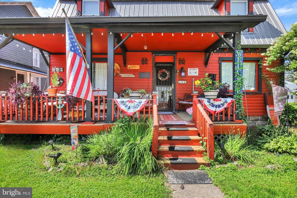 606 RIDGLEY STREET