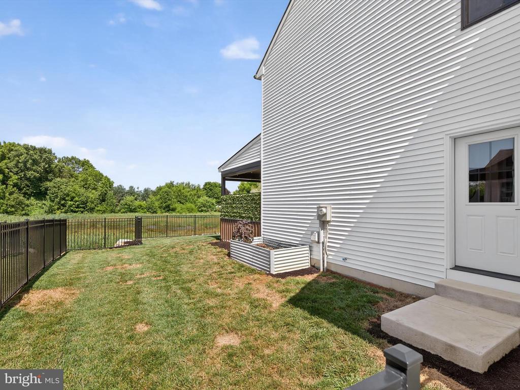 335 ROYAL HUNT WAY