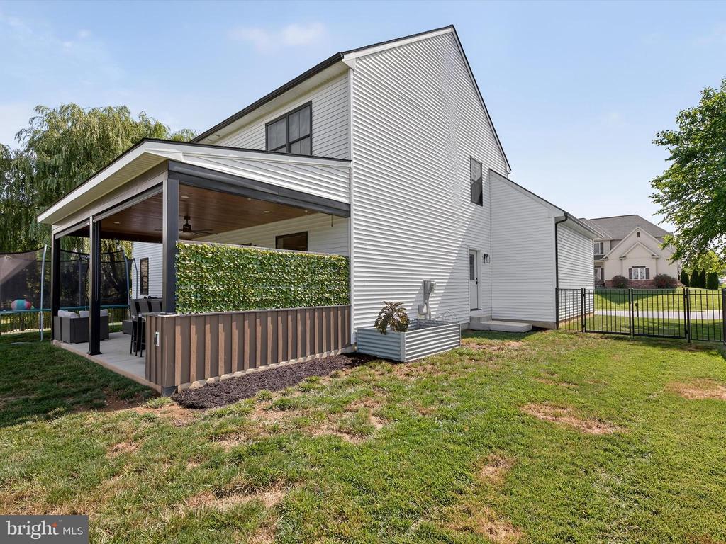 335 ROYAL HUNT WAY