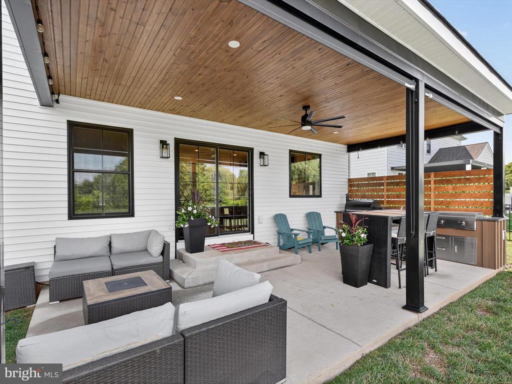 335 ROYAL HUNT WAY