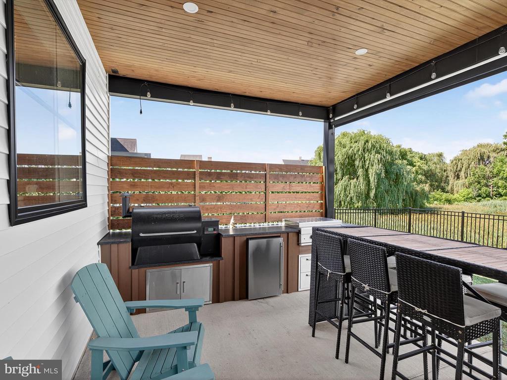 335 ROYAL HUNT WAY