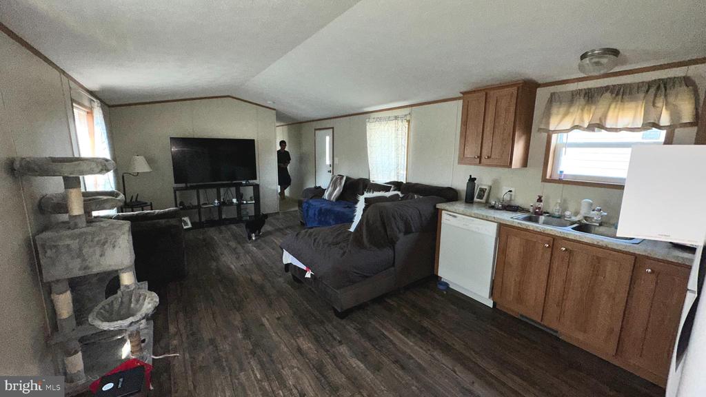81 WALMAR MANOR