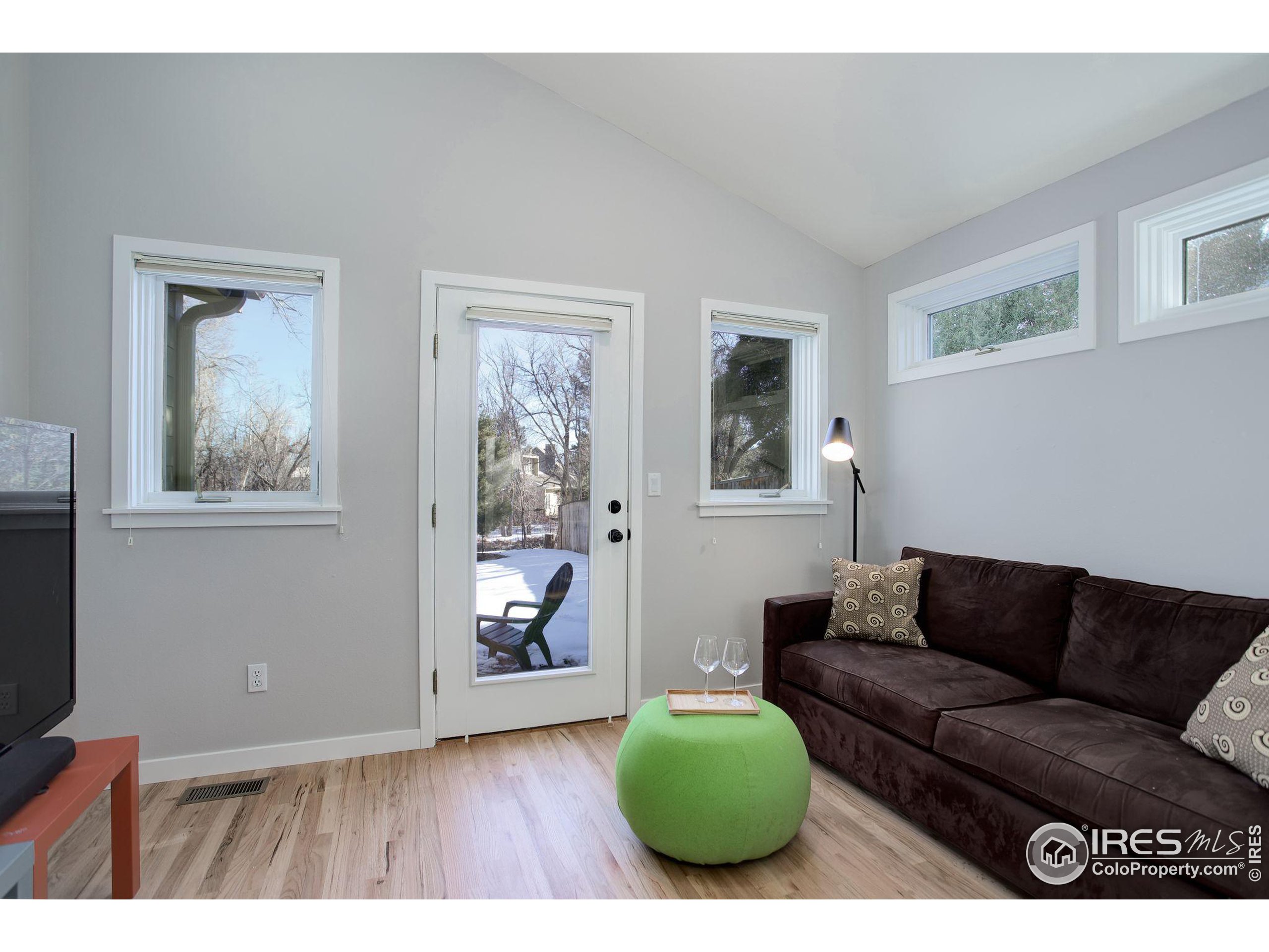 3896 Wonderland Hill Ave