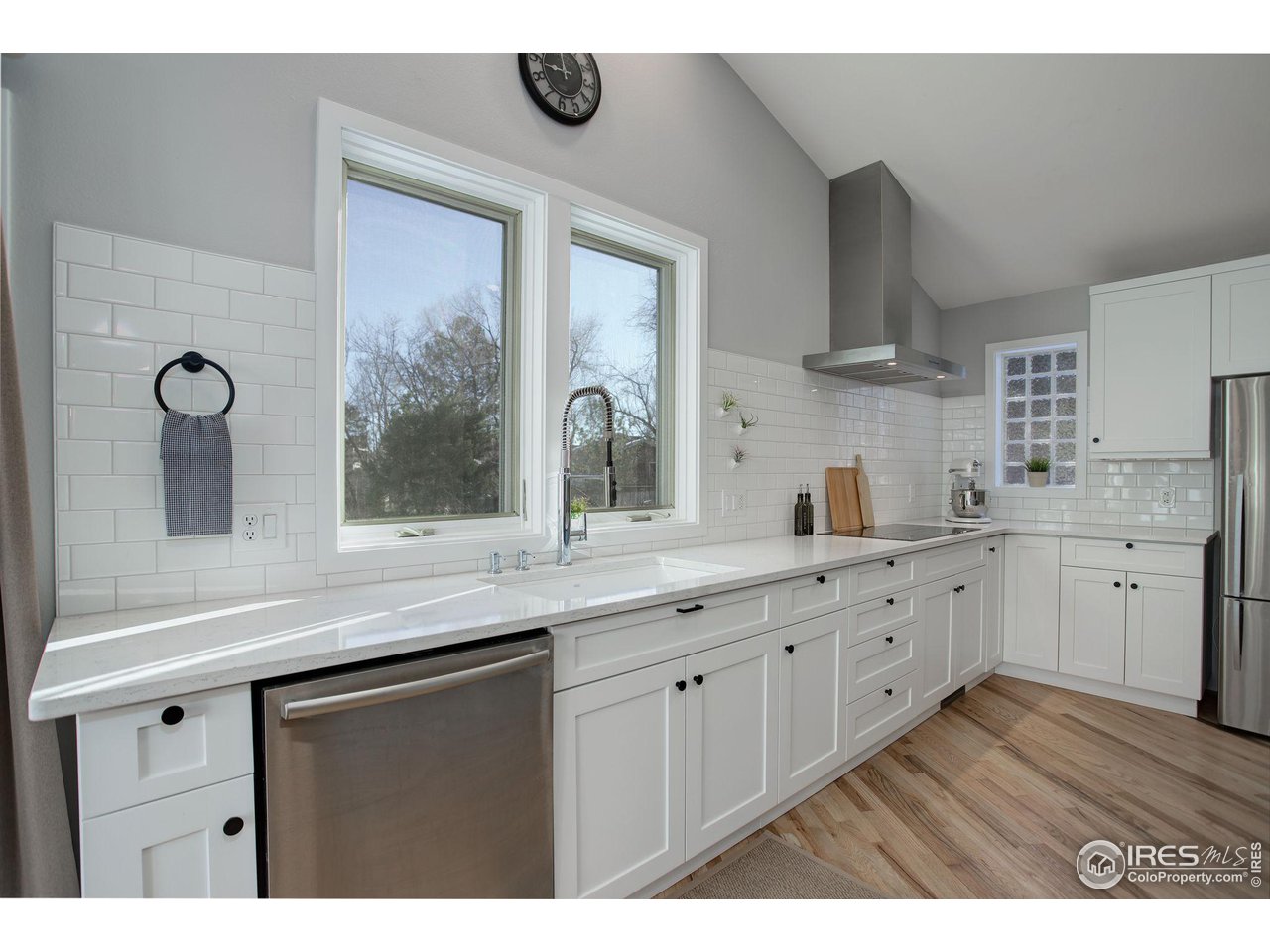 3896 Wonderland Hill Ave