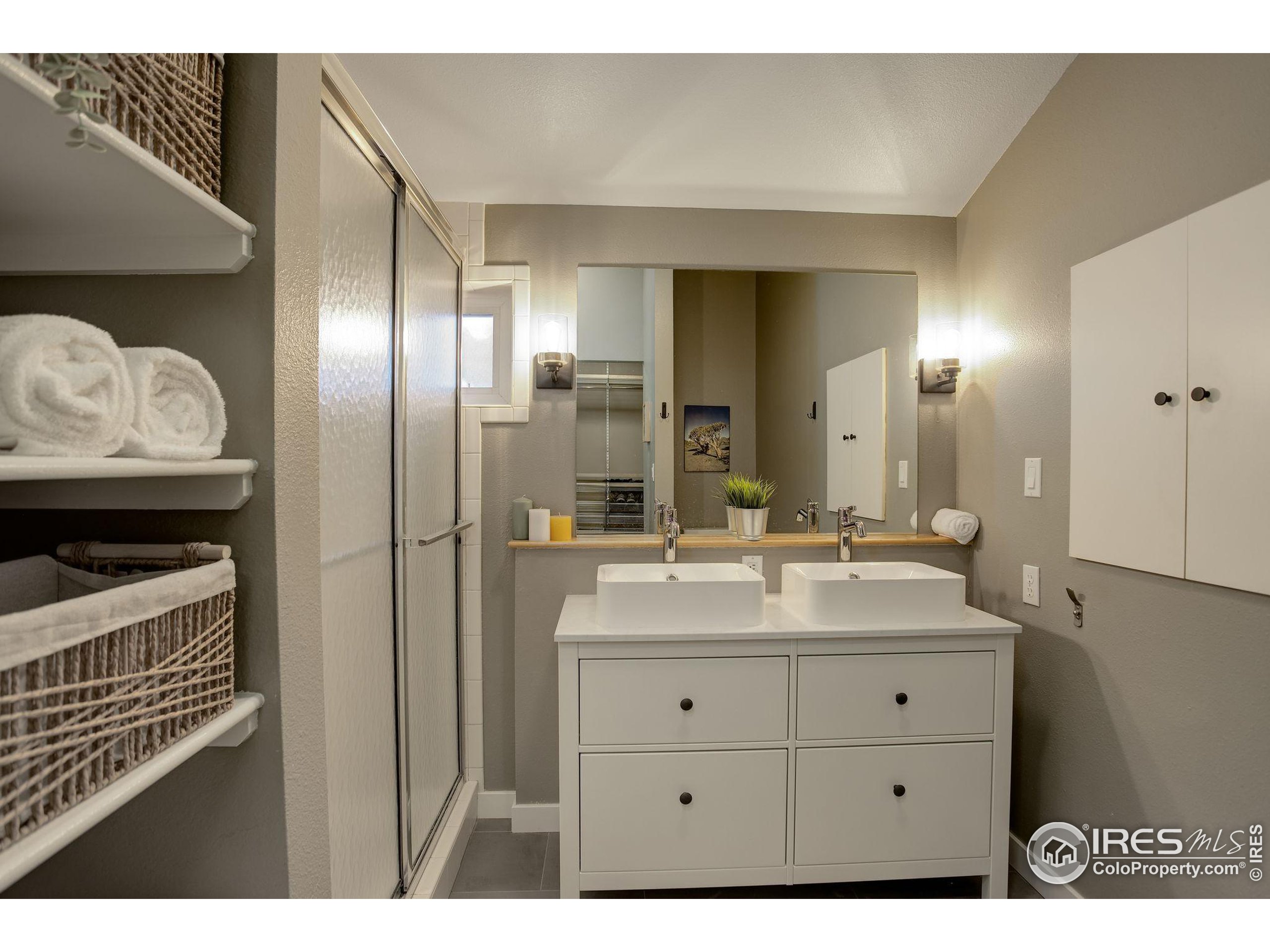 3896 Wonderland Hill Ave