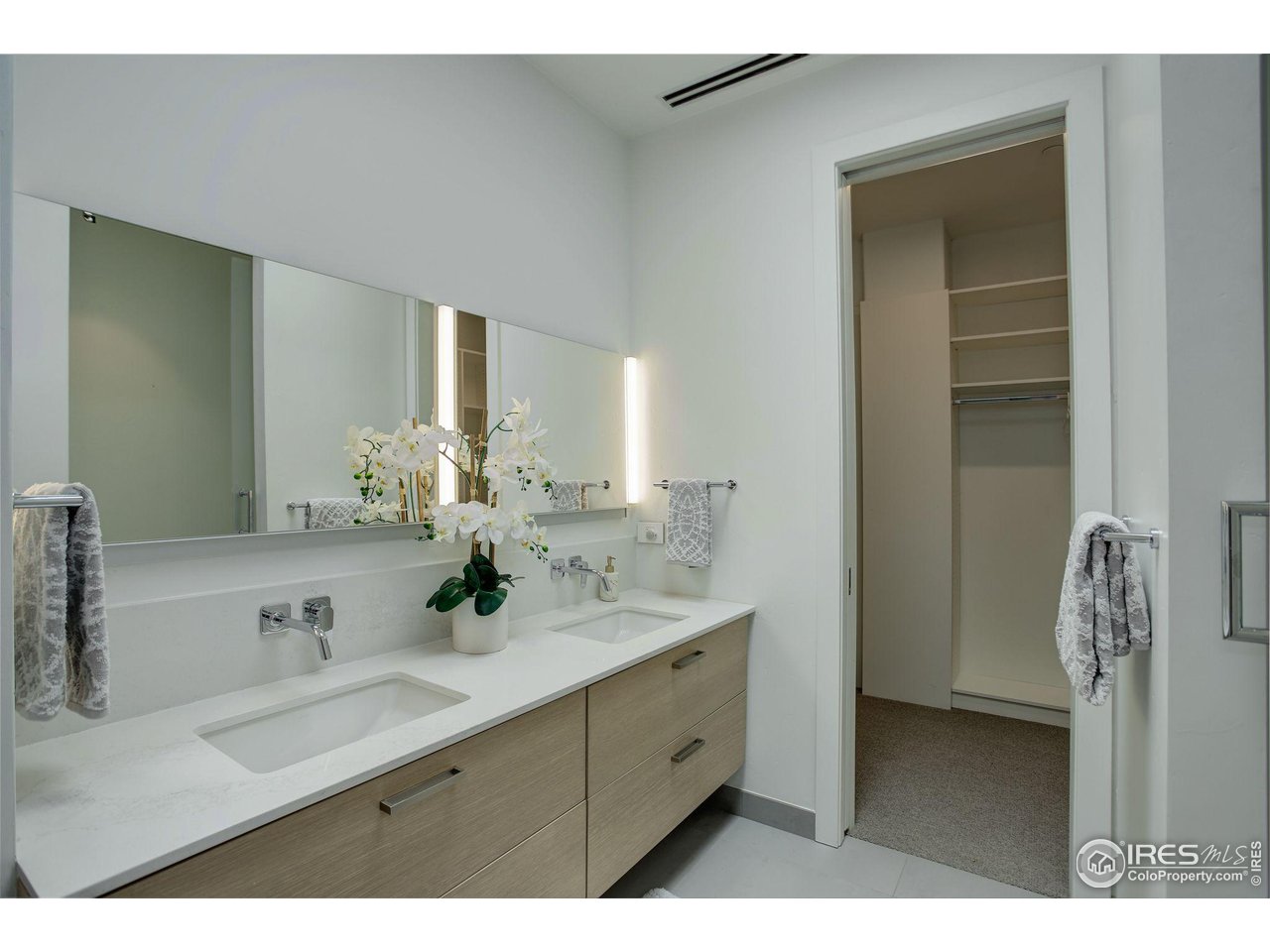 1301 Canyon Blvd #405