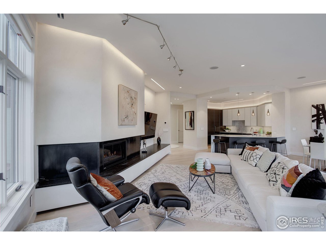 1301 Canyon Blvd #405