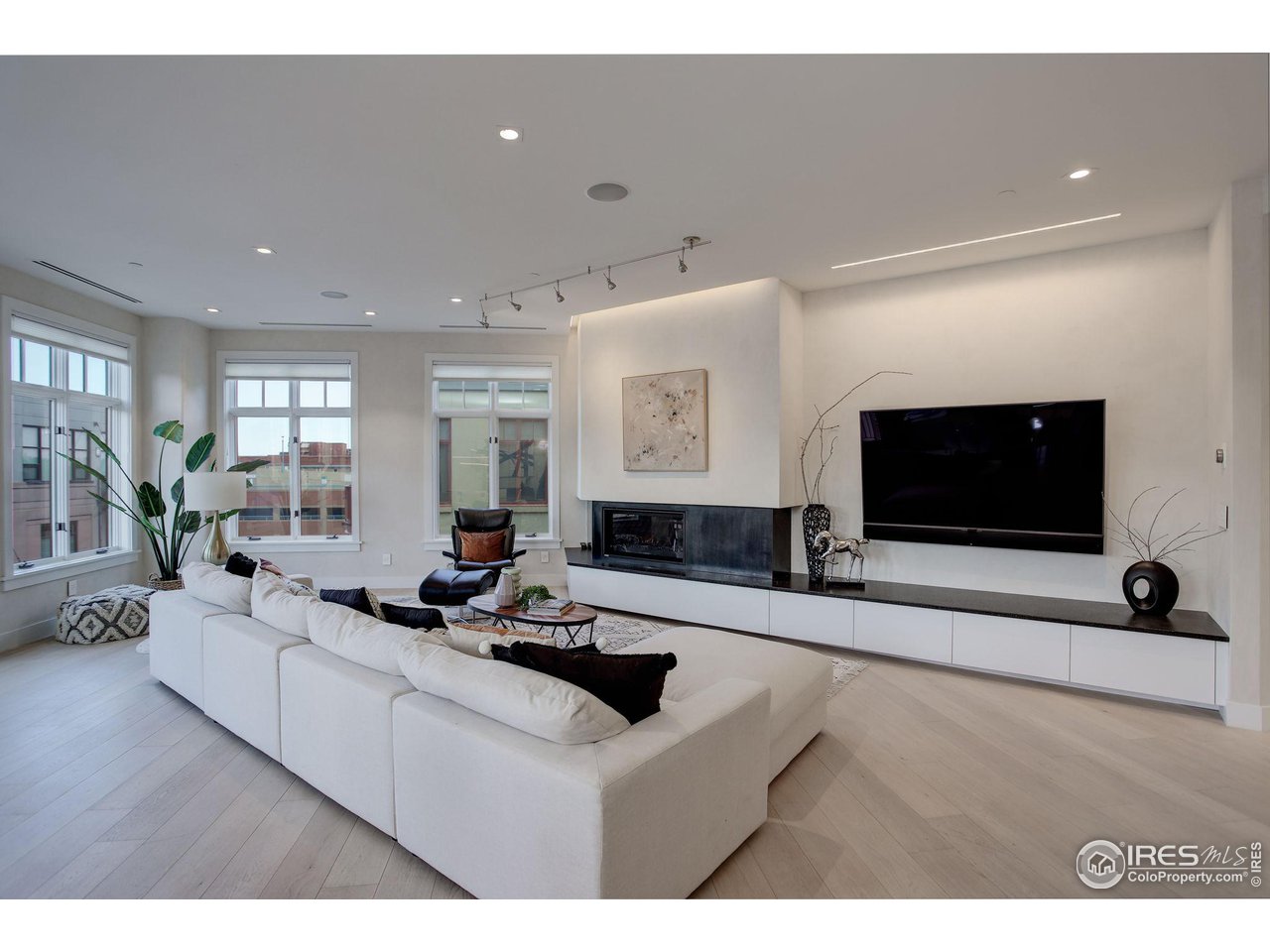 1301 Canyon Blvd #405