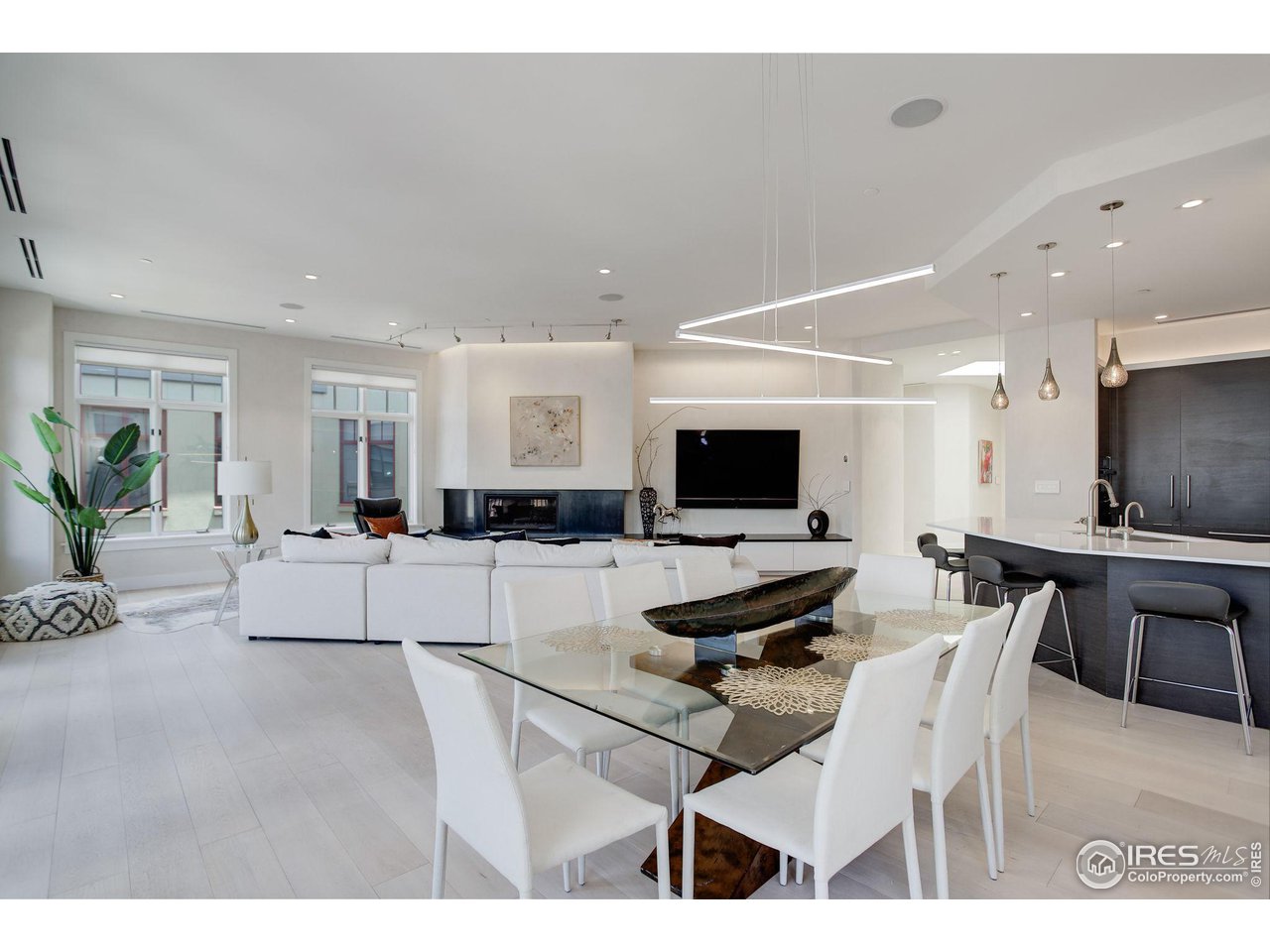 1301 Canyon Blvd #405