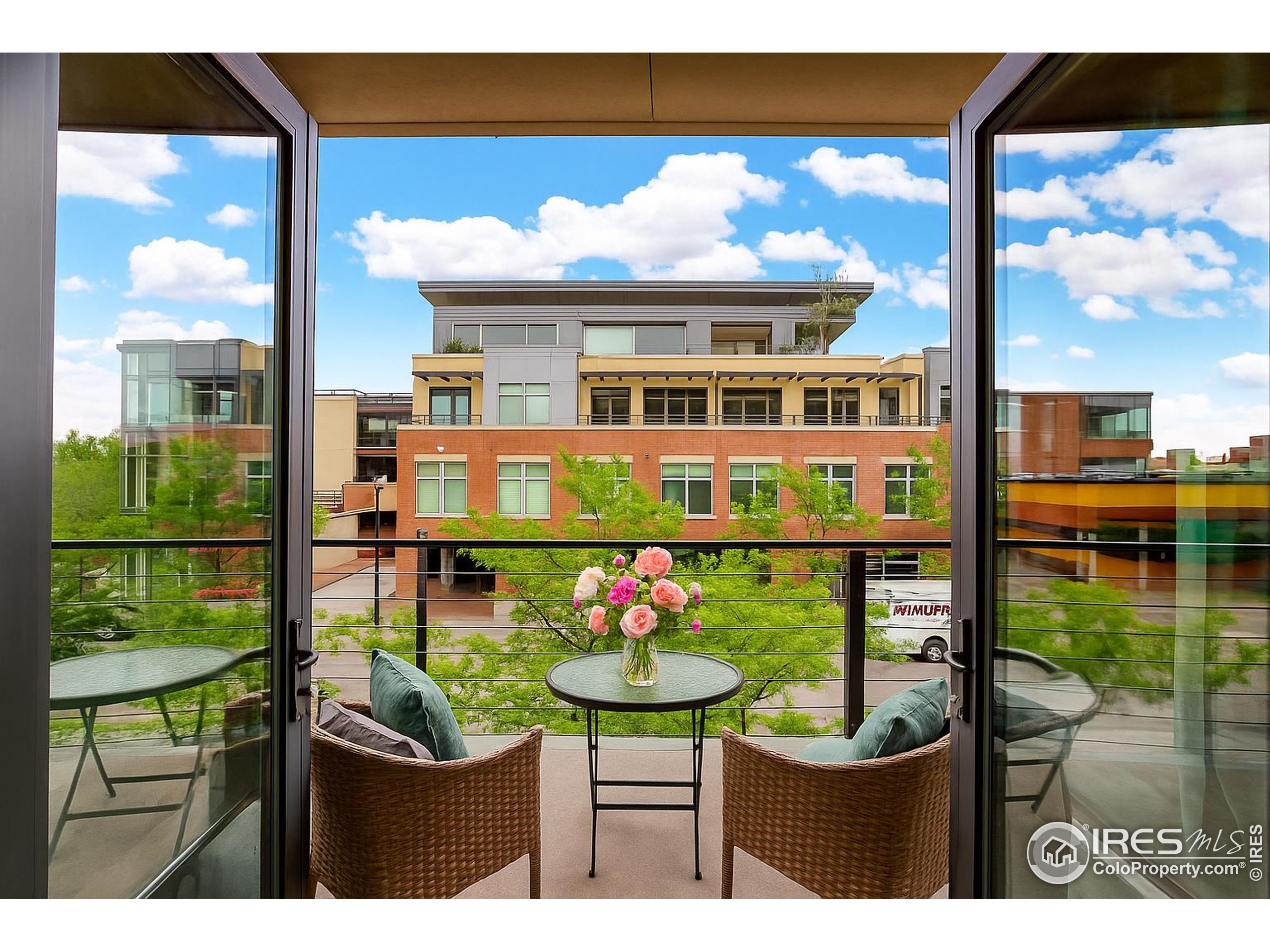 1077 Canyon Blvd #211