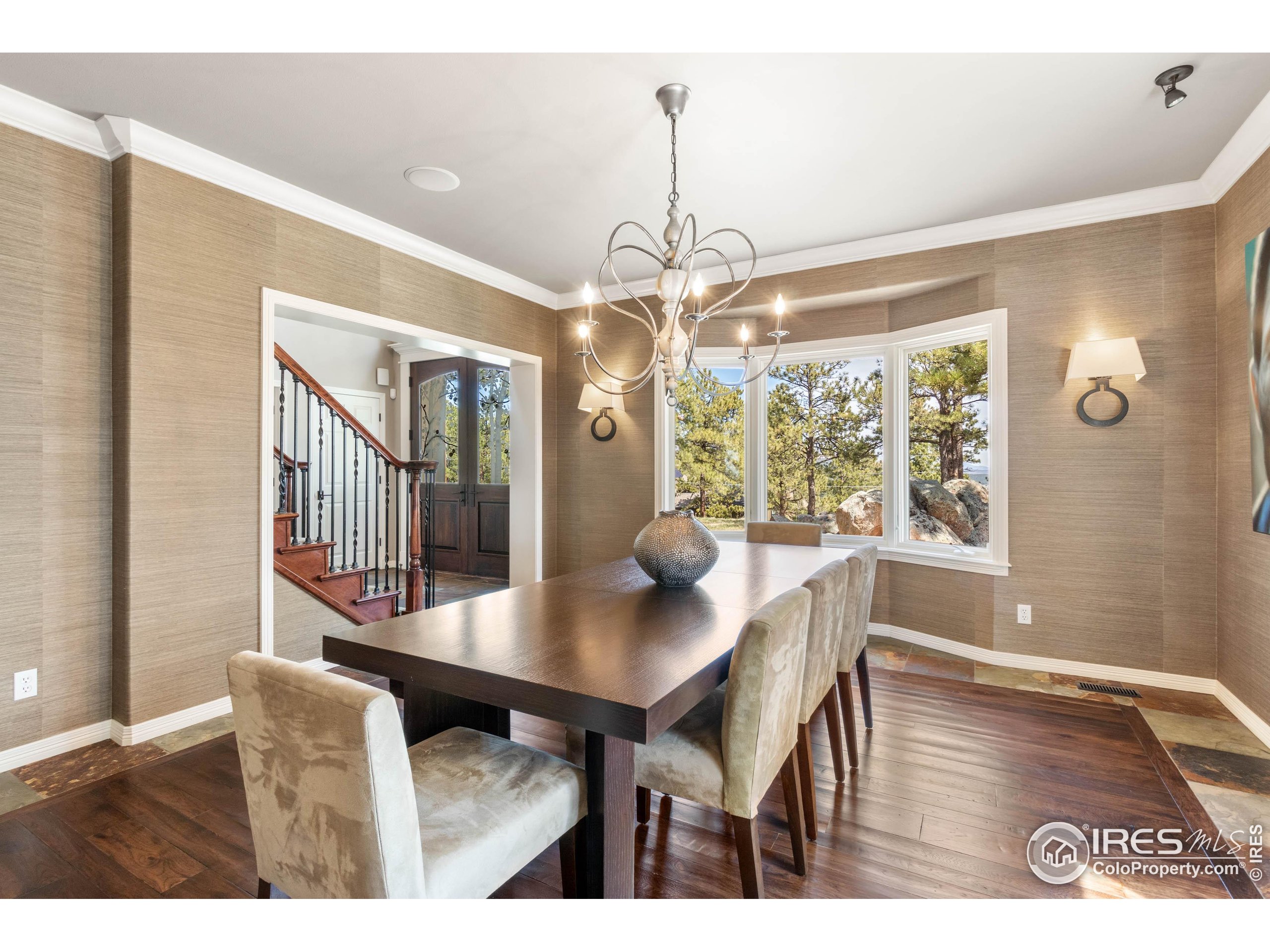 90 Hawk Ln