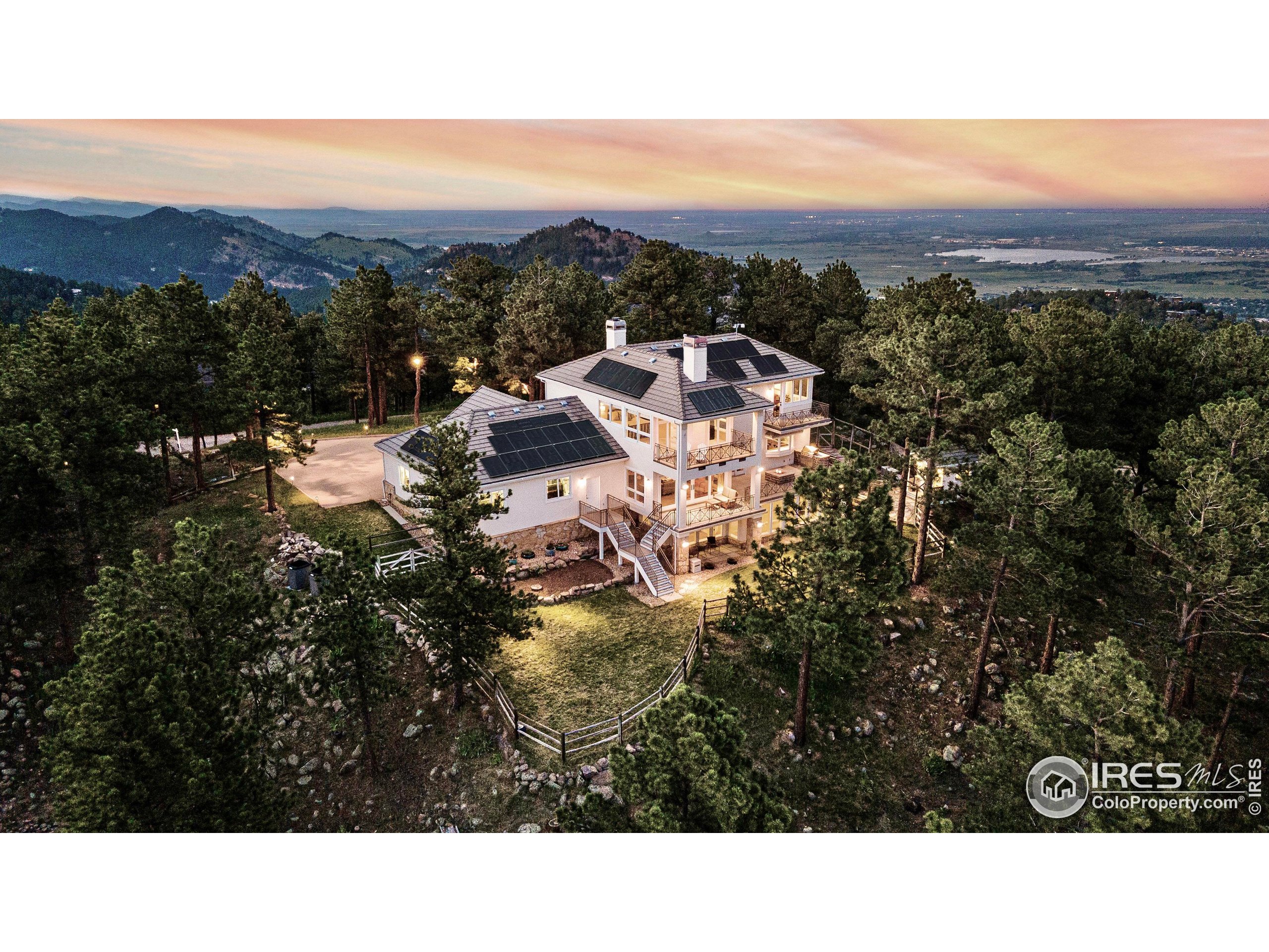 90 Hawk Ln