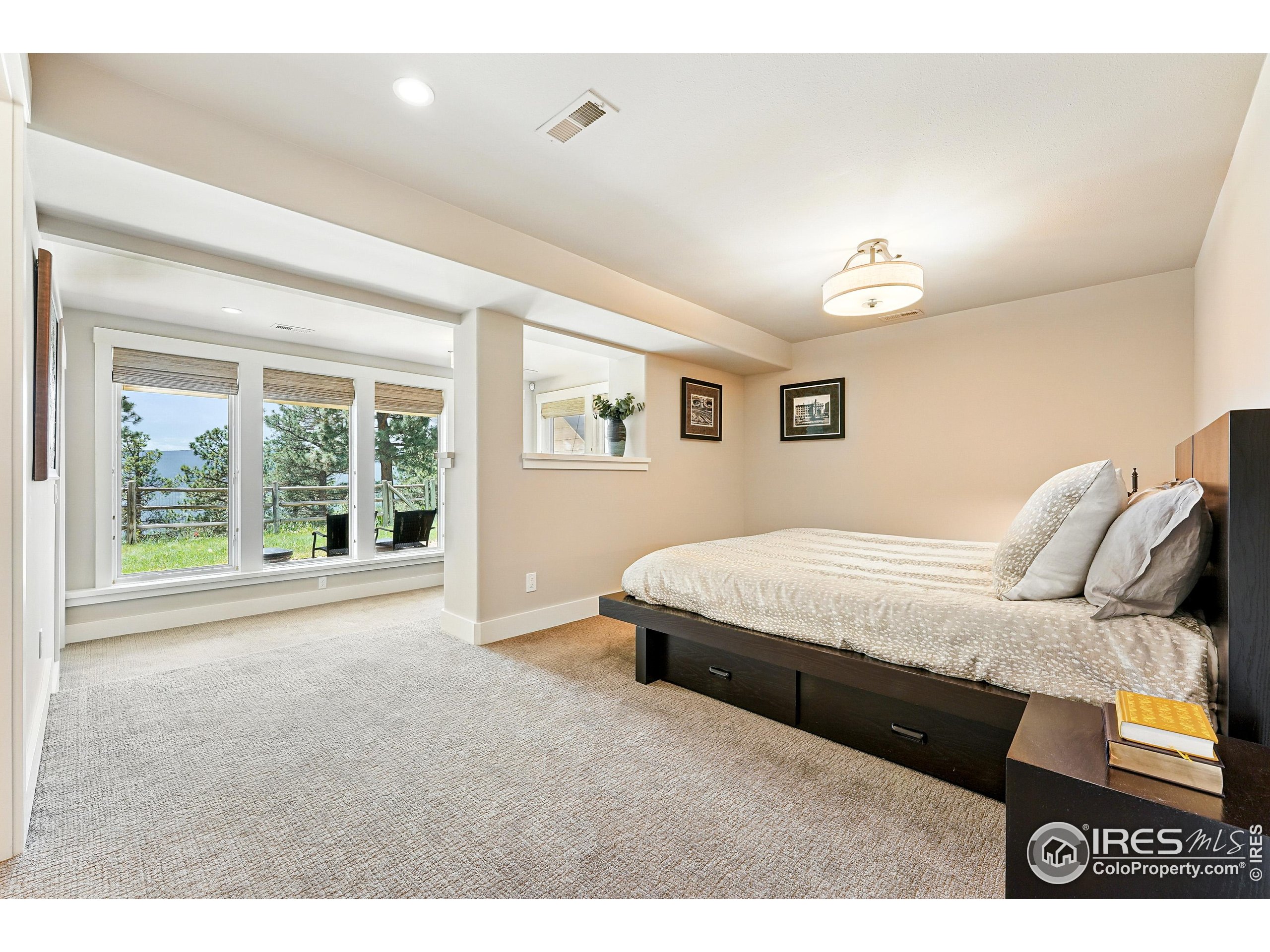90 Hawk Ln