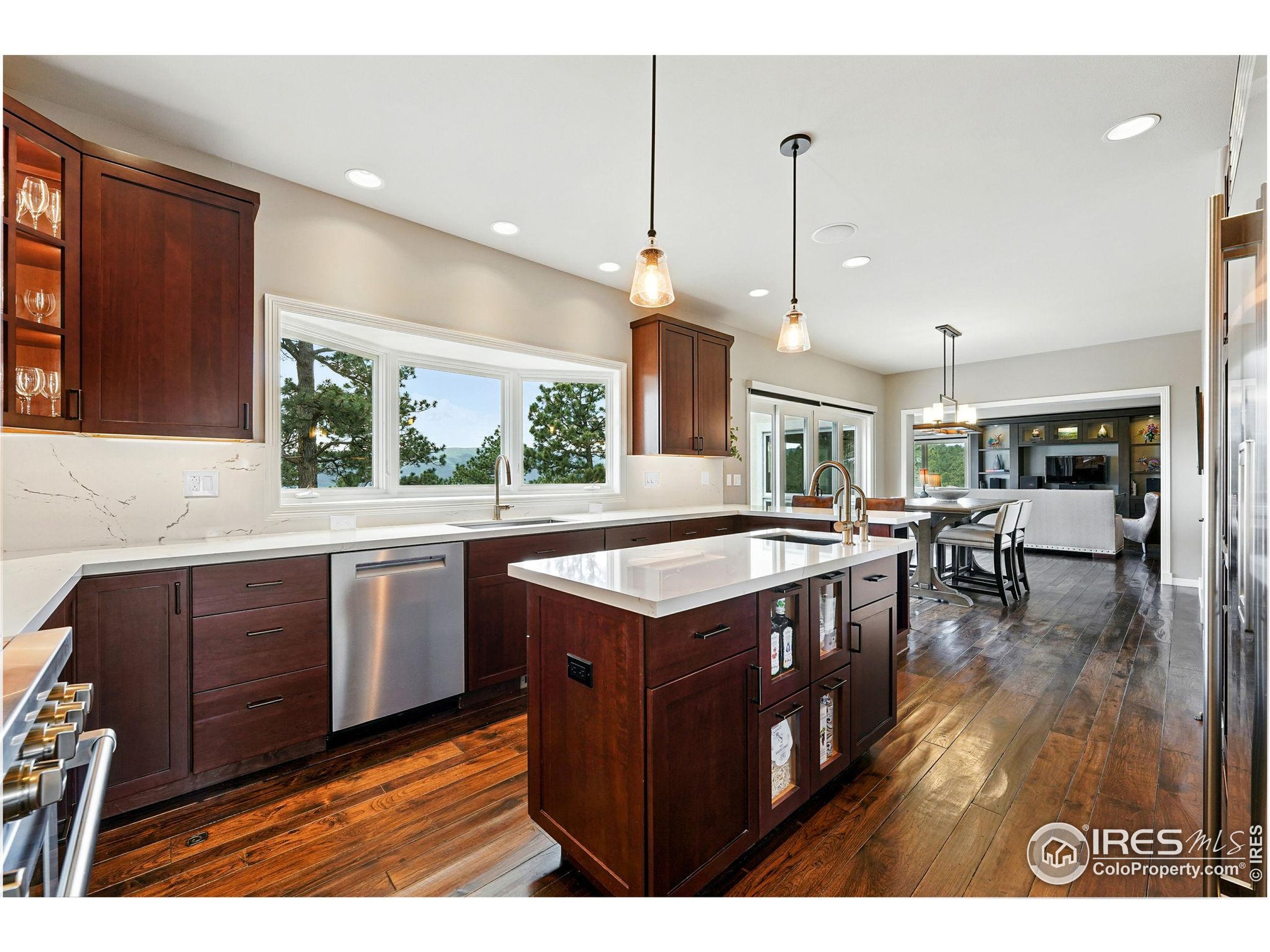 90 Hawk Ln