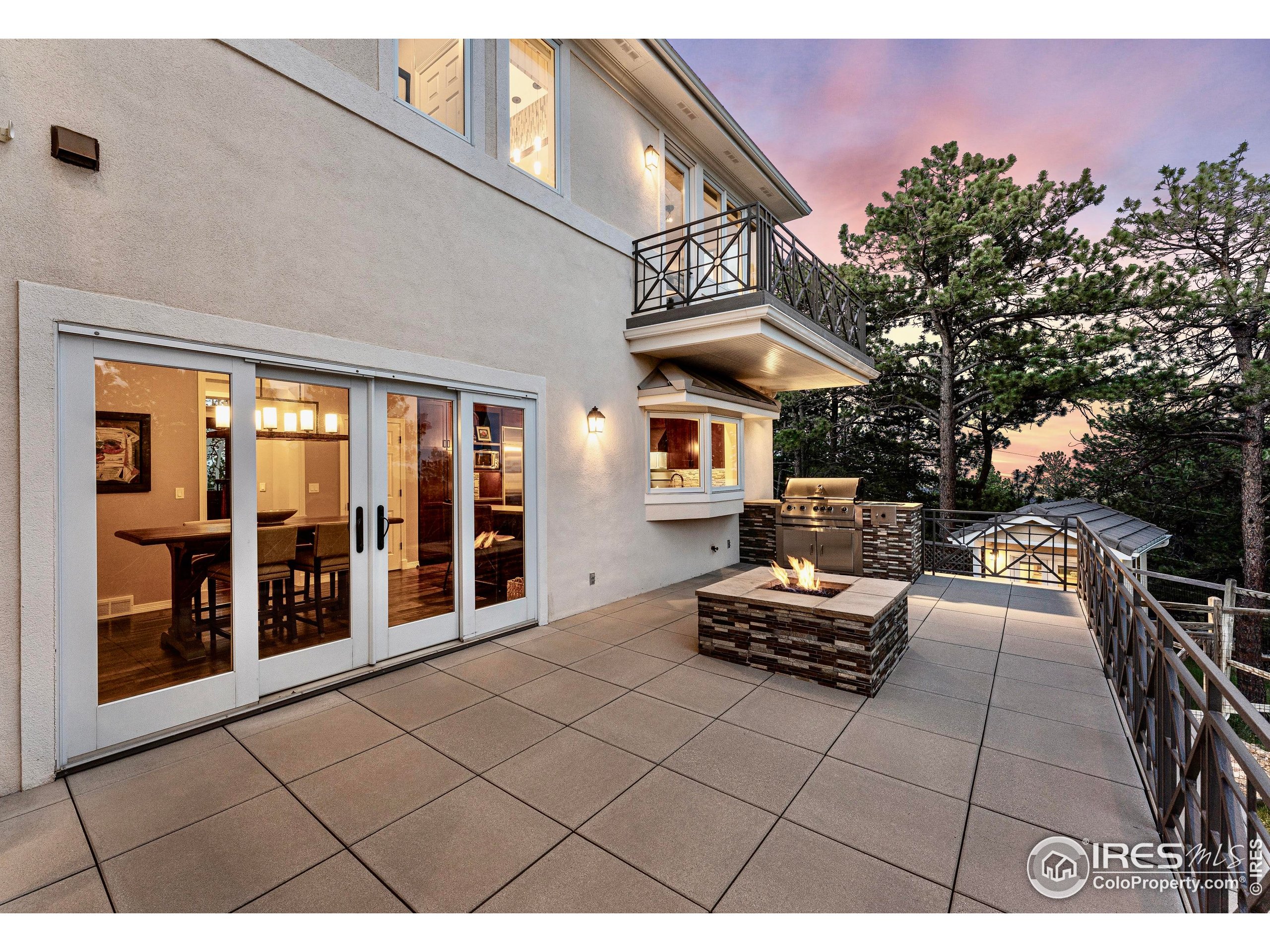 90 Hawk Ln