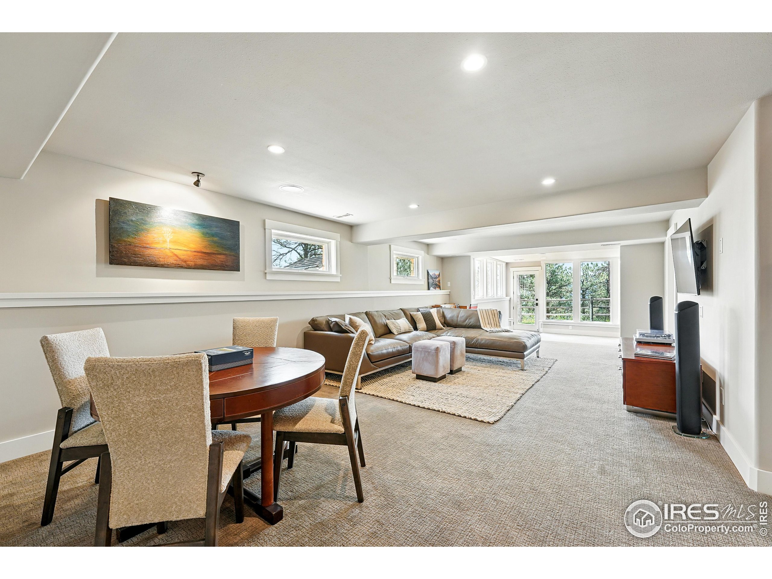 90 Hawk Ln