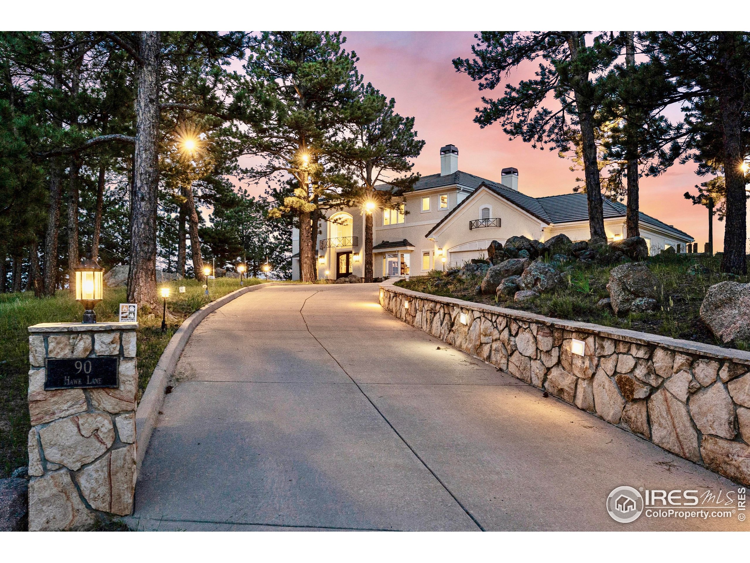 90 Hawk Ln