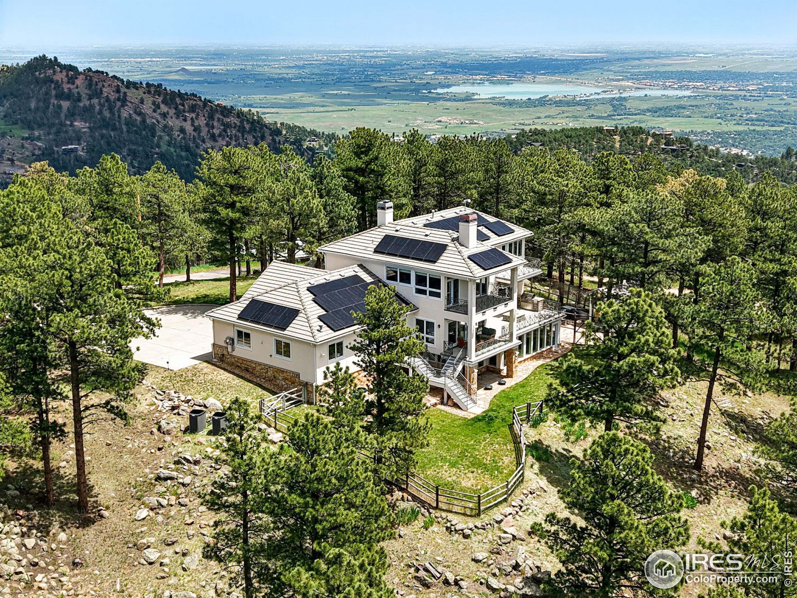 90 Hawk Ln