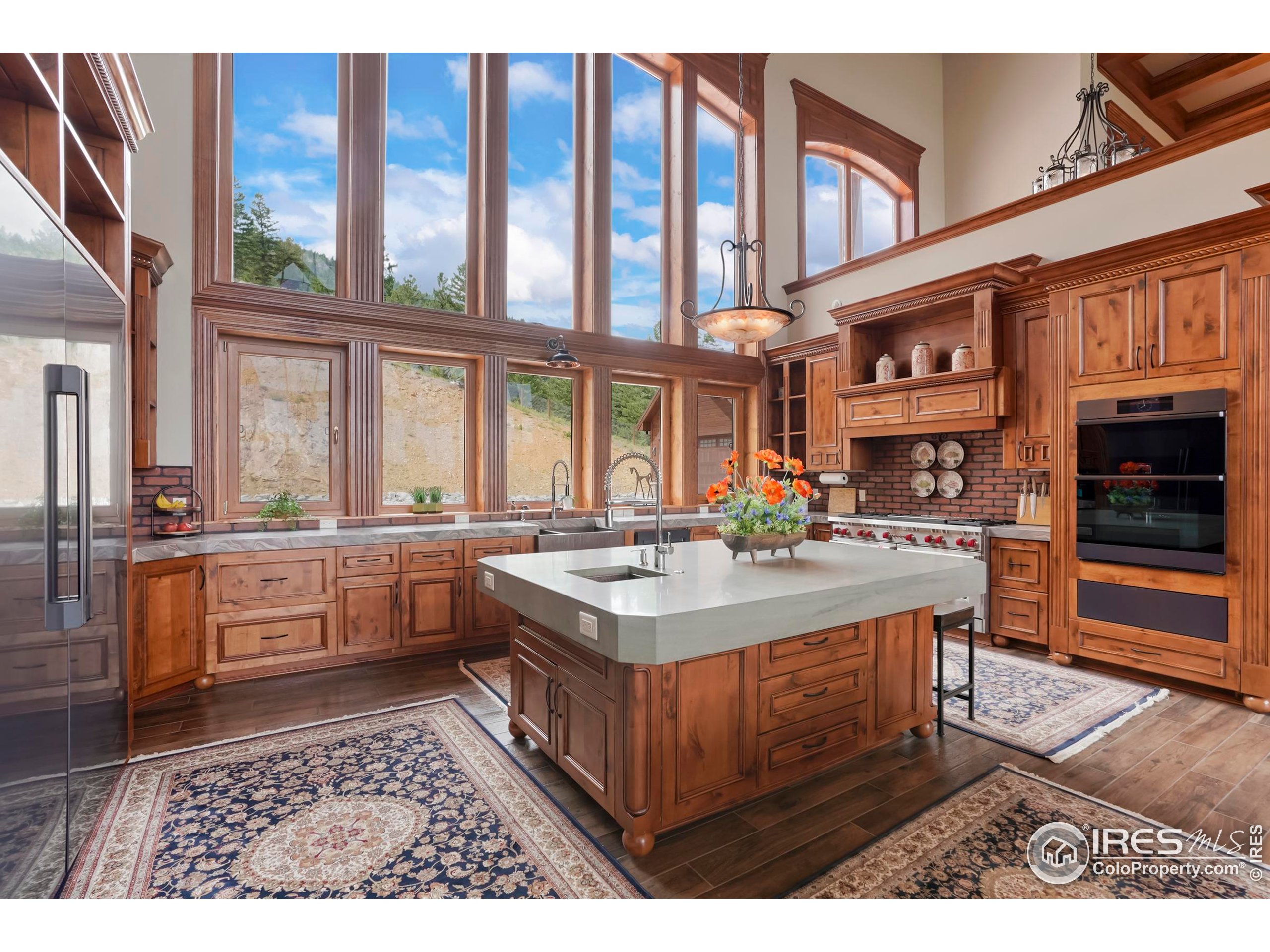2327 Deer Ridge Dr