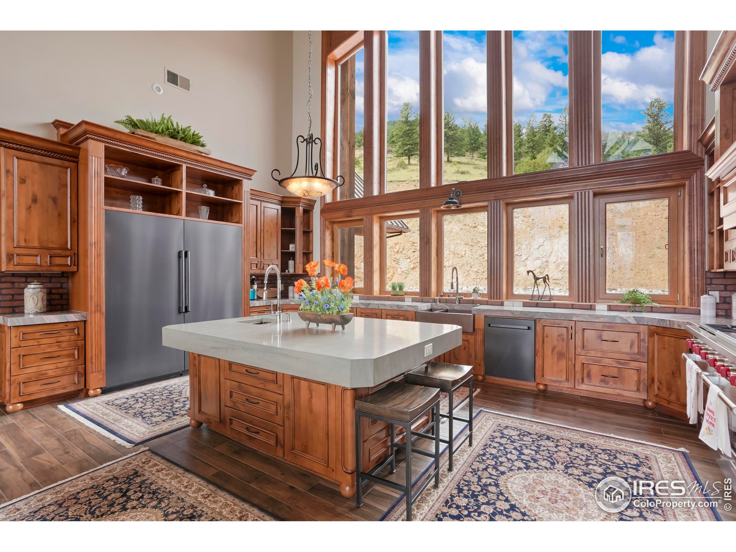 2327 Deer Ridge Dr