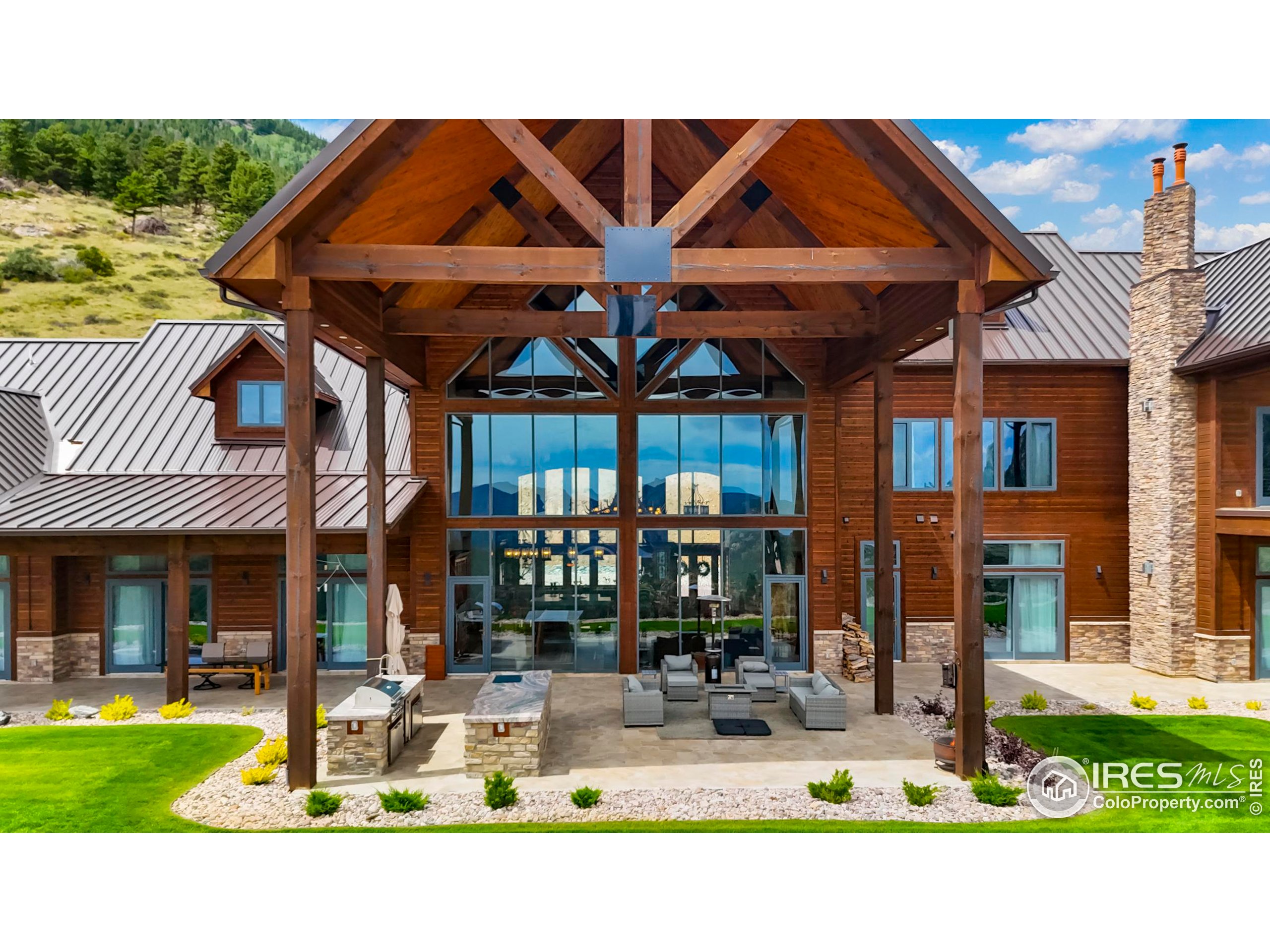 2327 Deer Ridge Dr