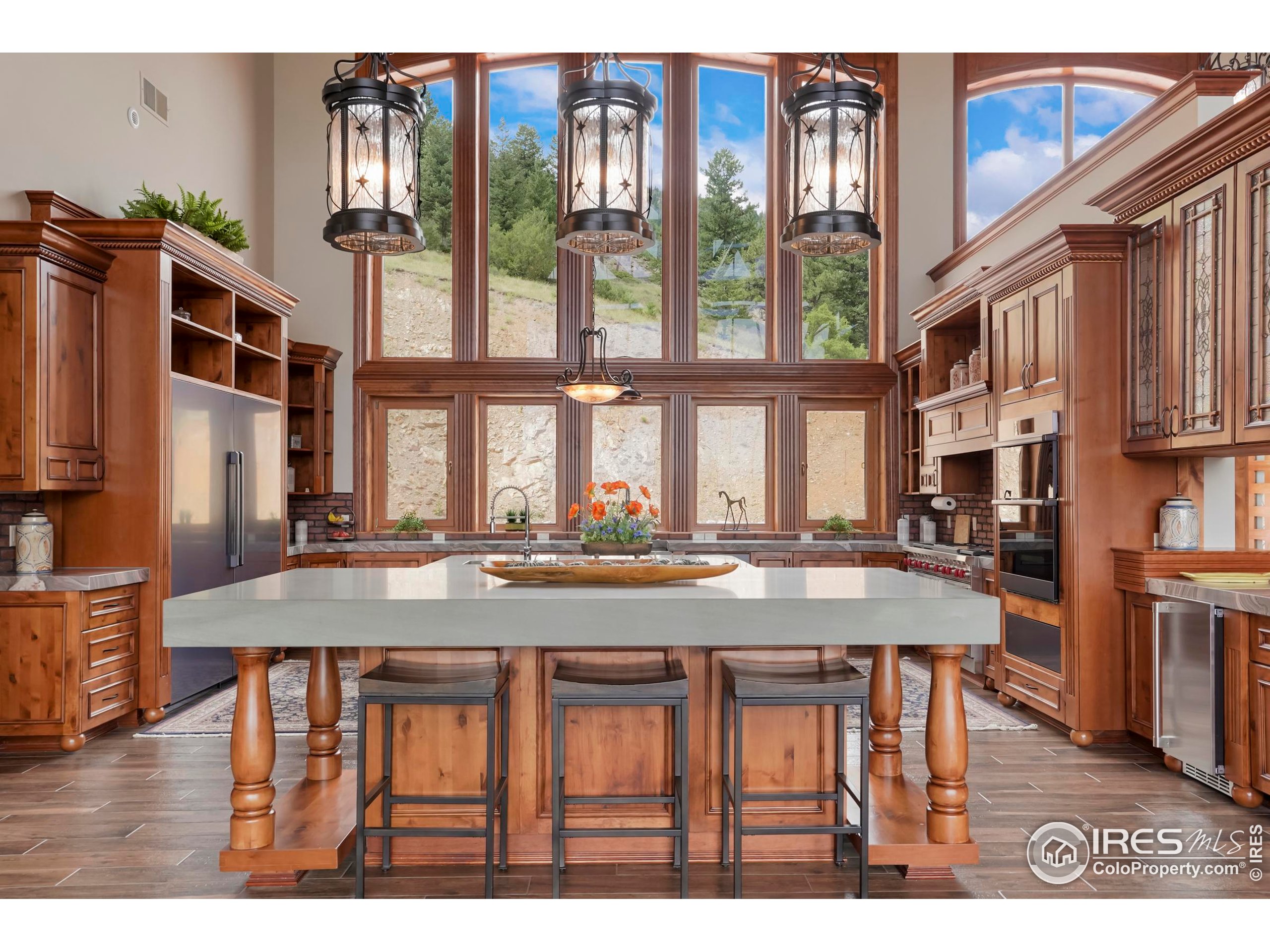 2327 Deer Ridge Dr