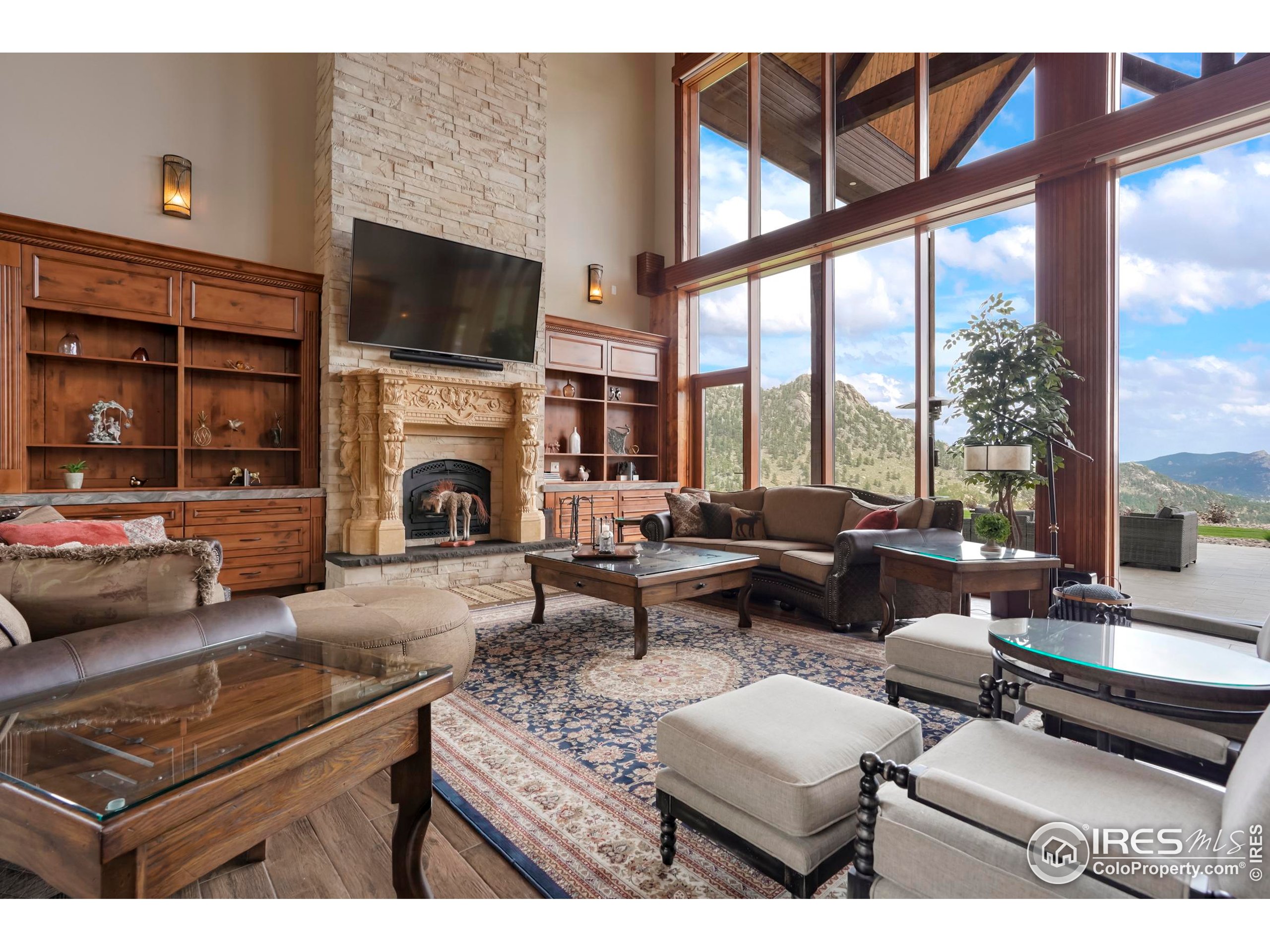 2327 Deer Ridge Dr