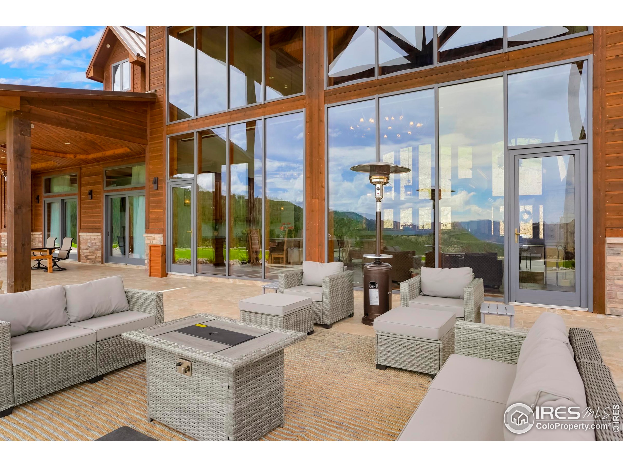 2327 Deer Ridge Dr