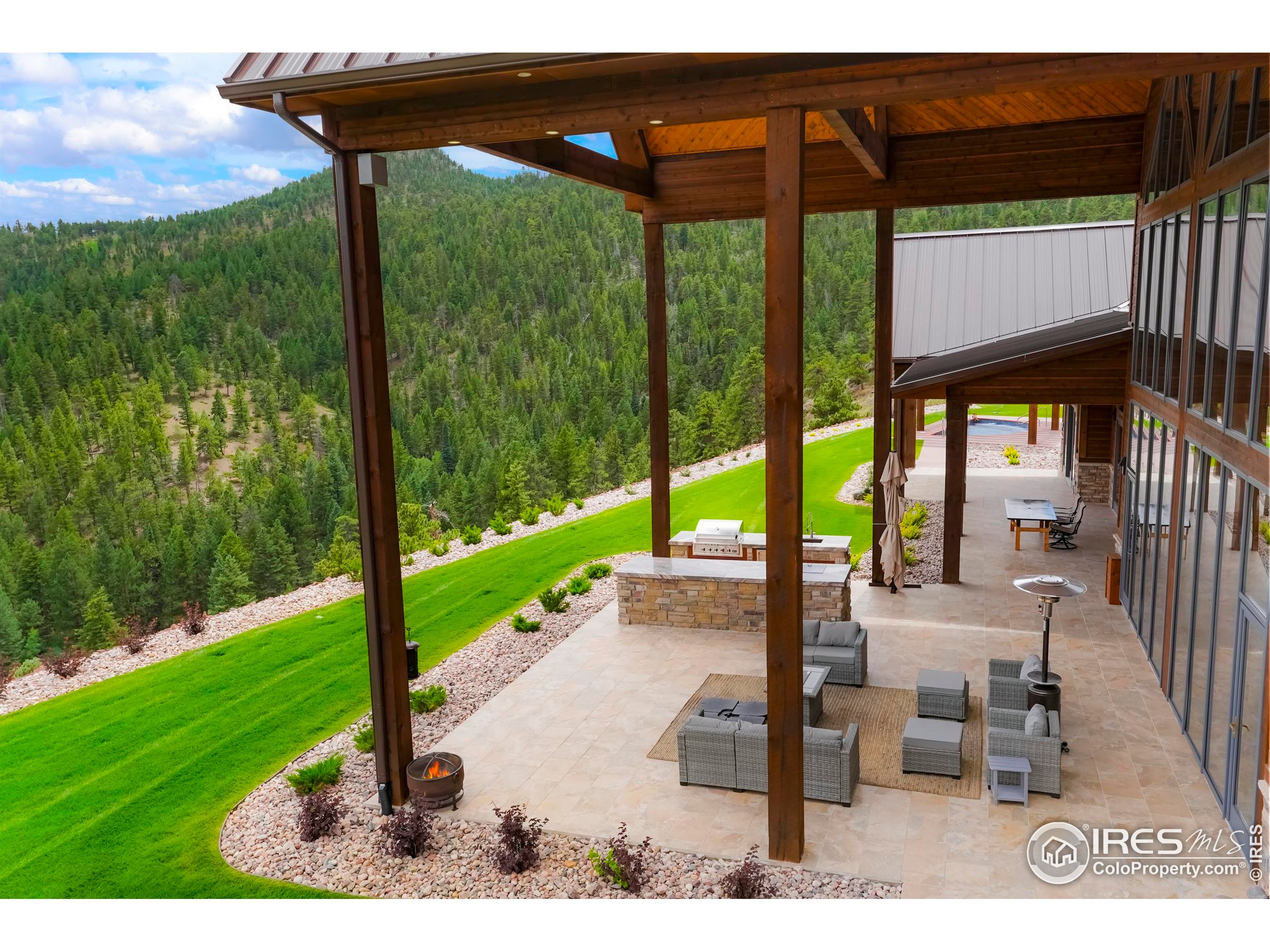 2327 Deer Ridge Dr