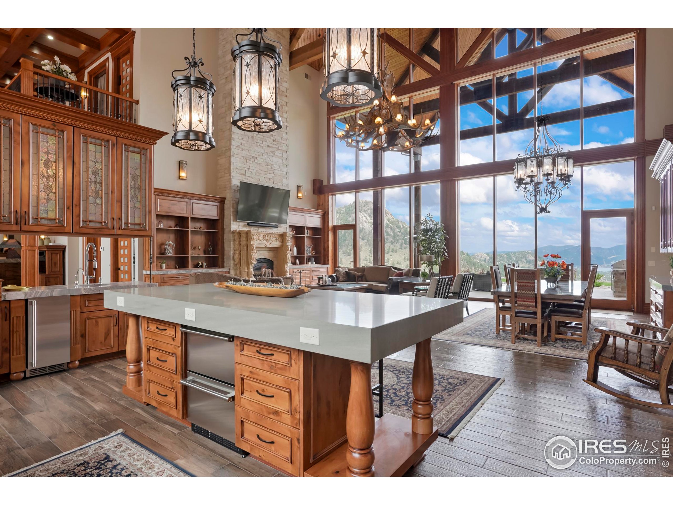 2327 Deer Ridge Dr