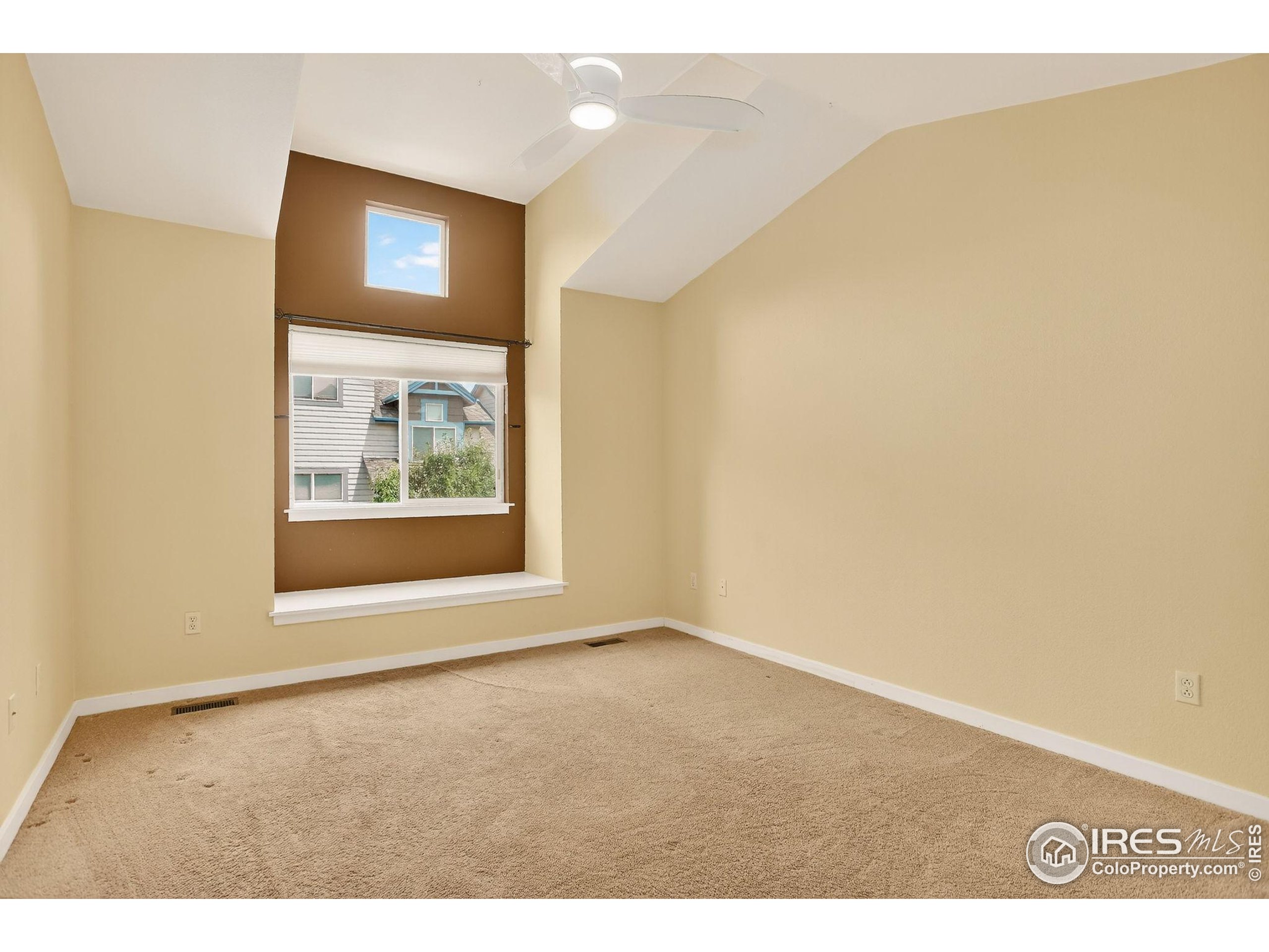 121 Rowena Pl