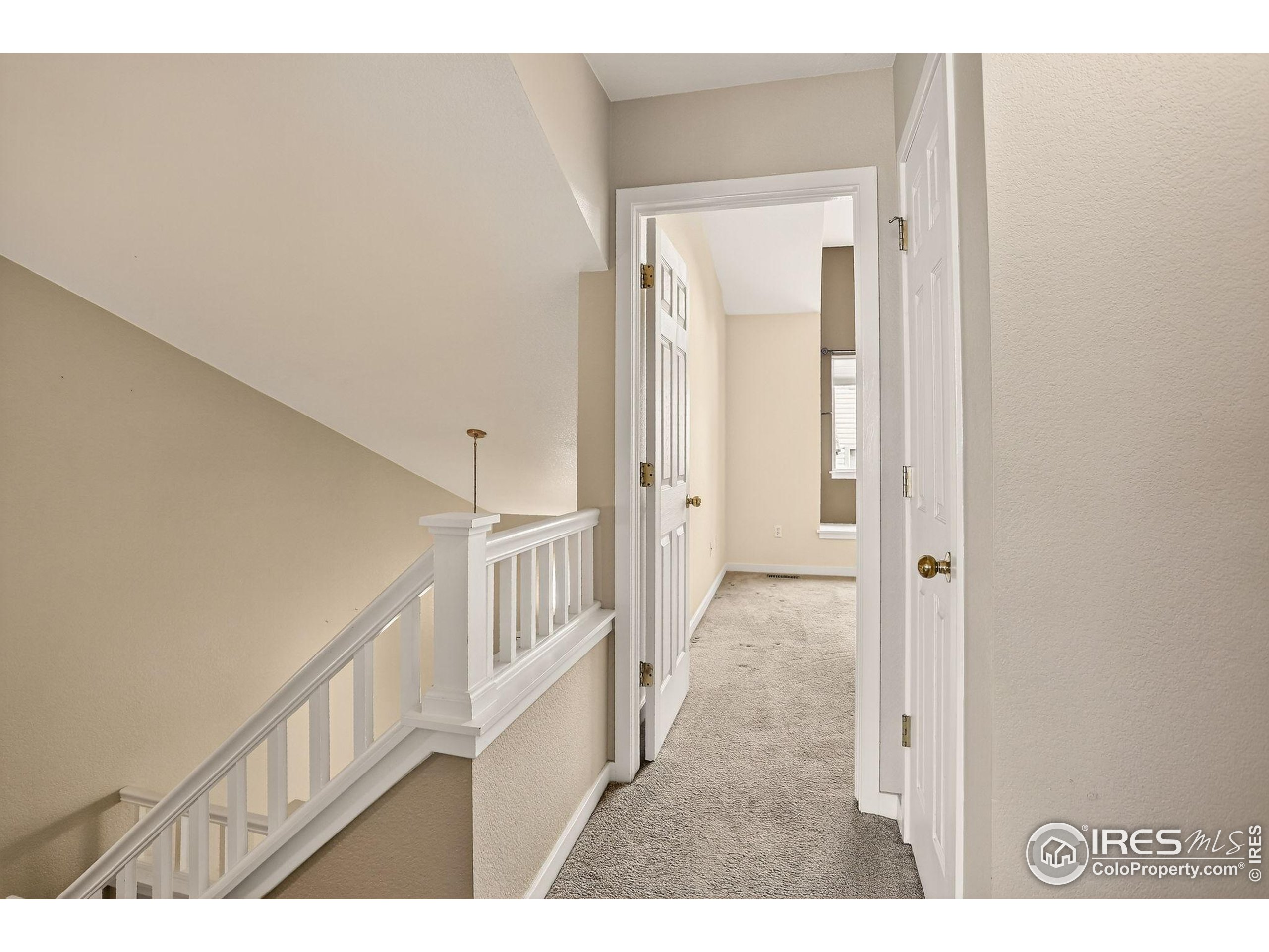 121 Rowena Pl