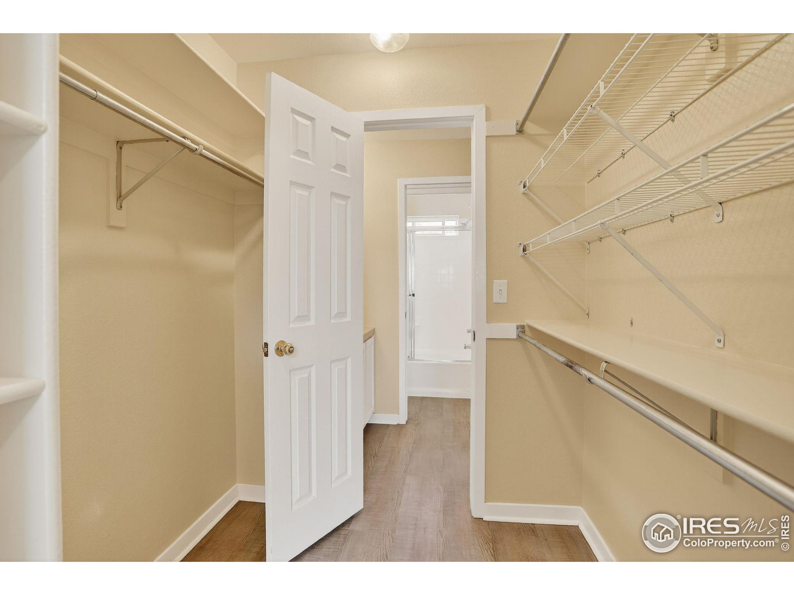 121 Rowena Pl