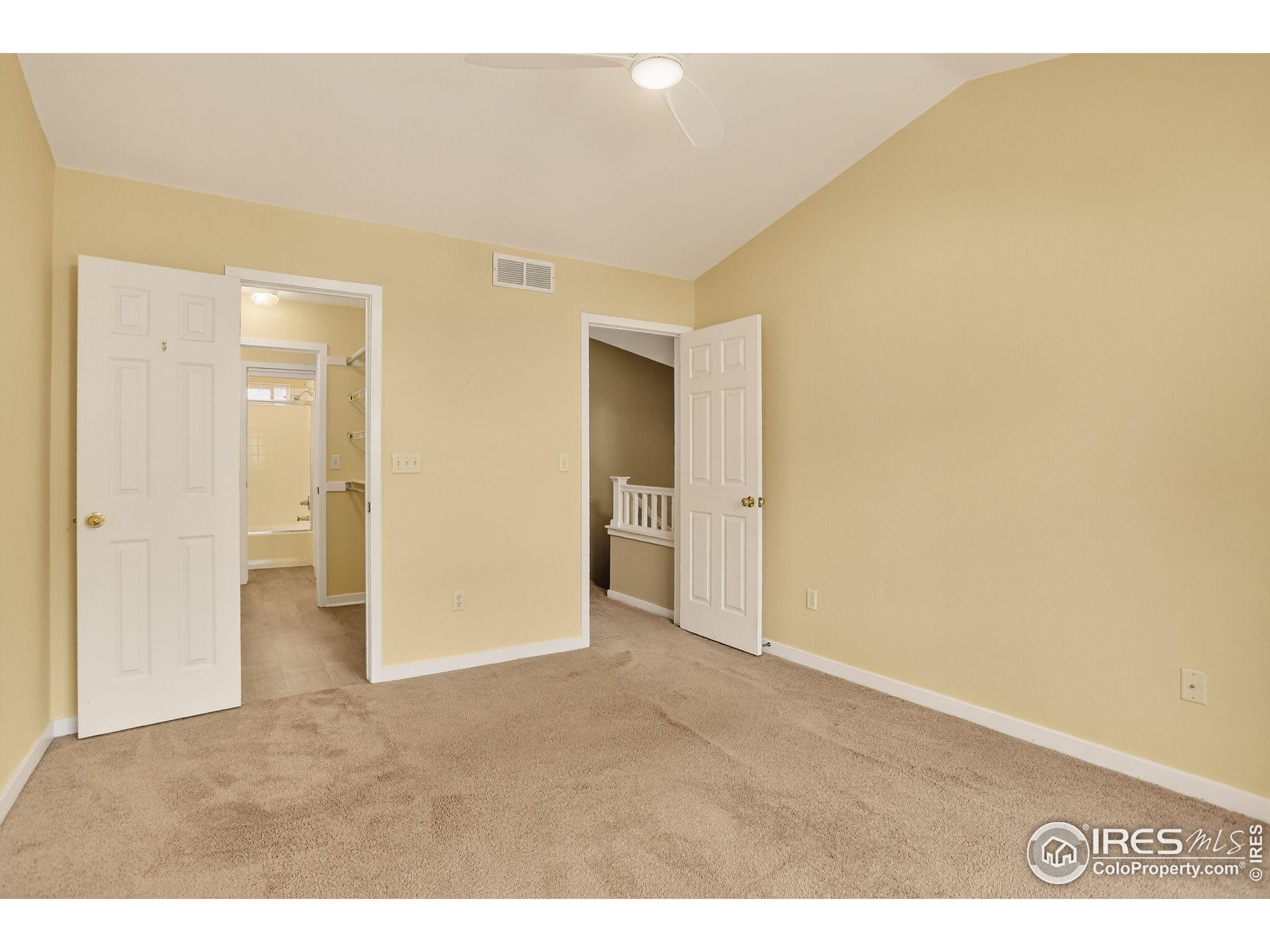 121 Rowena Pl