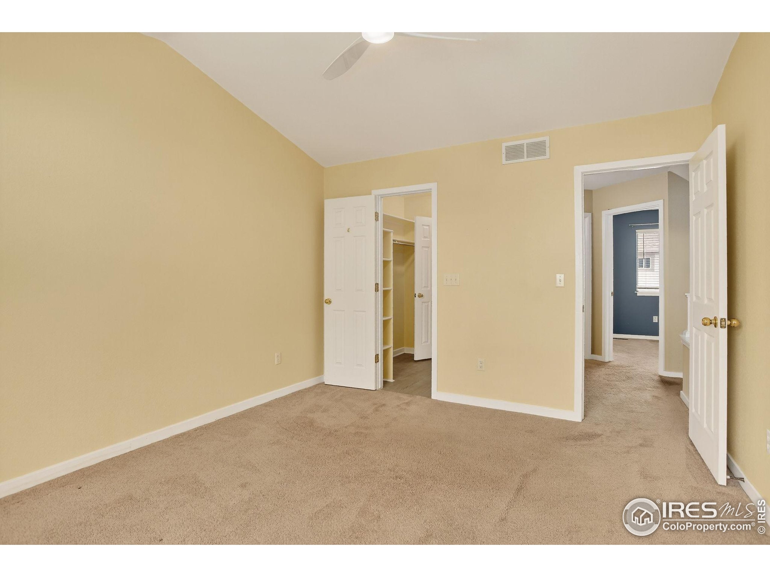 121 Rowena Pl