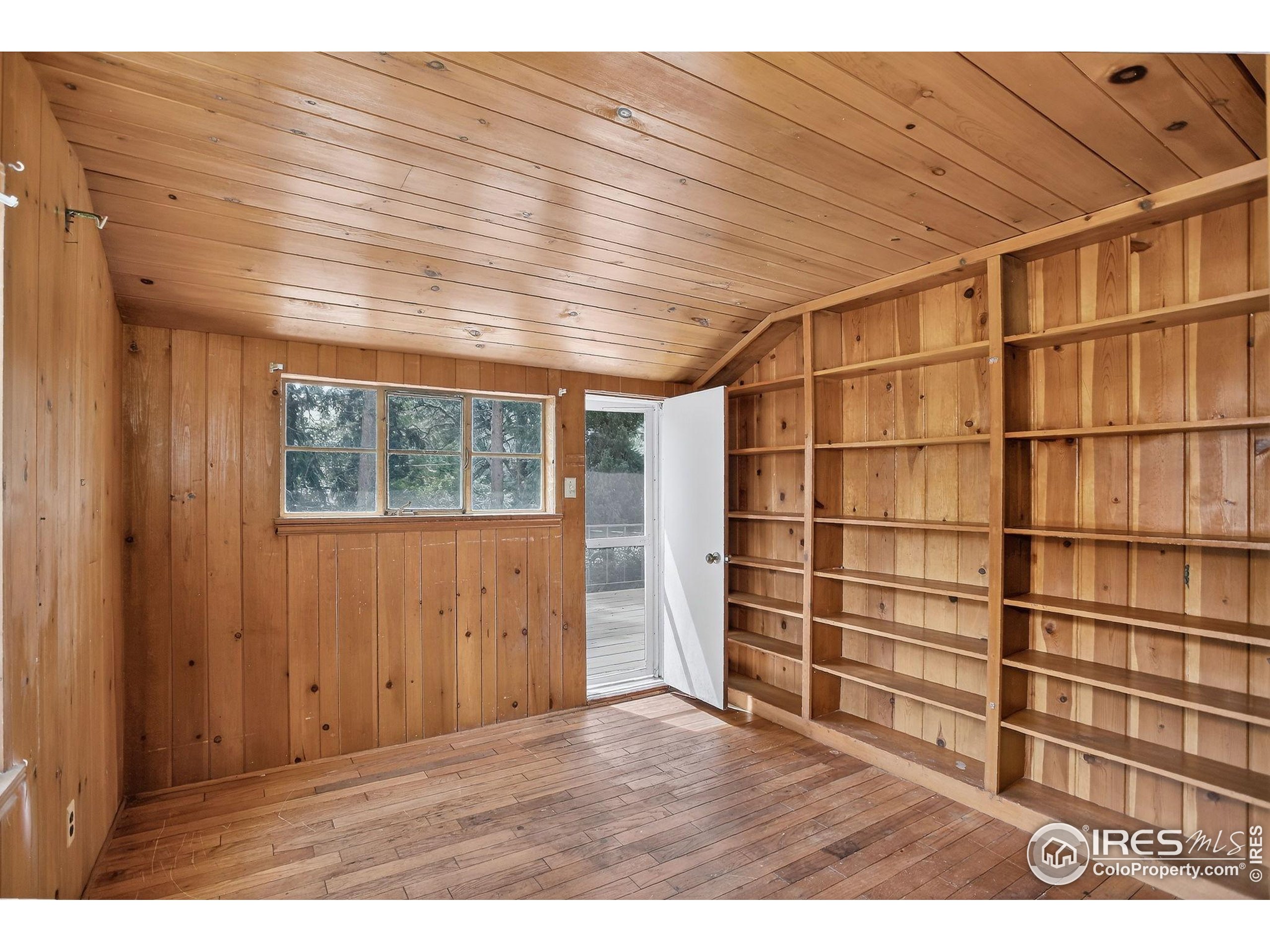 1512 Mariposa Ave