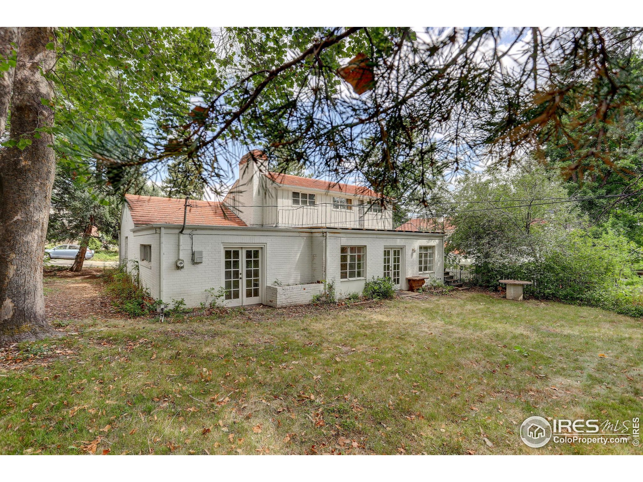 1512 Mariposa Ave