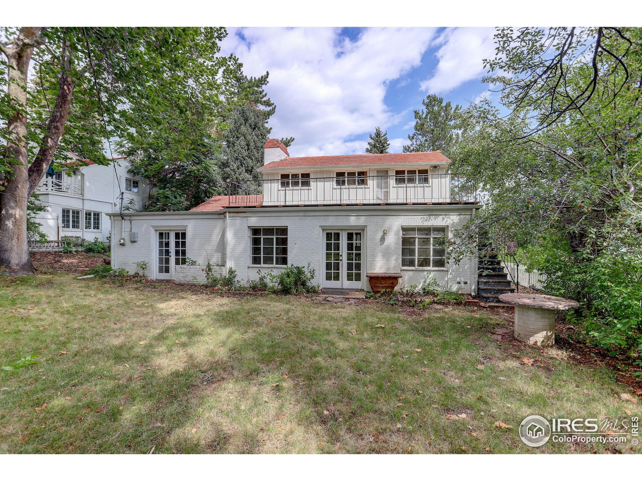 1512 Mariposa Ave