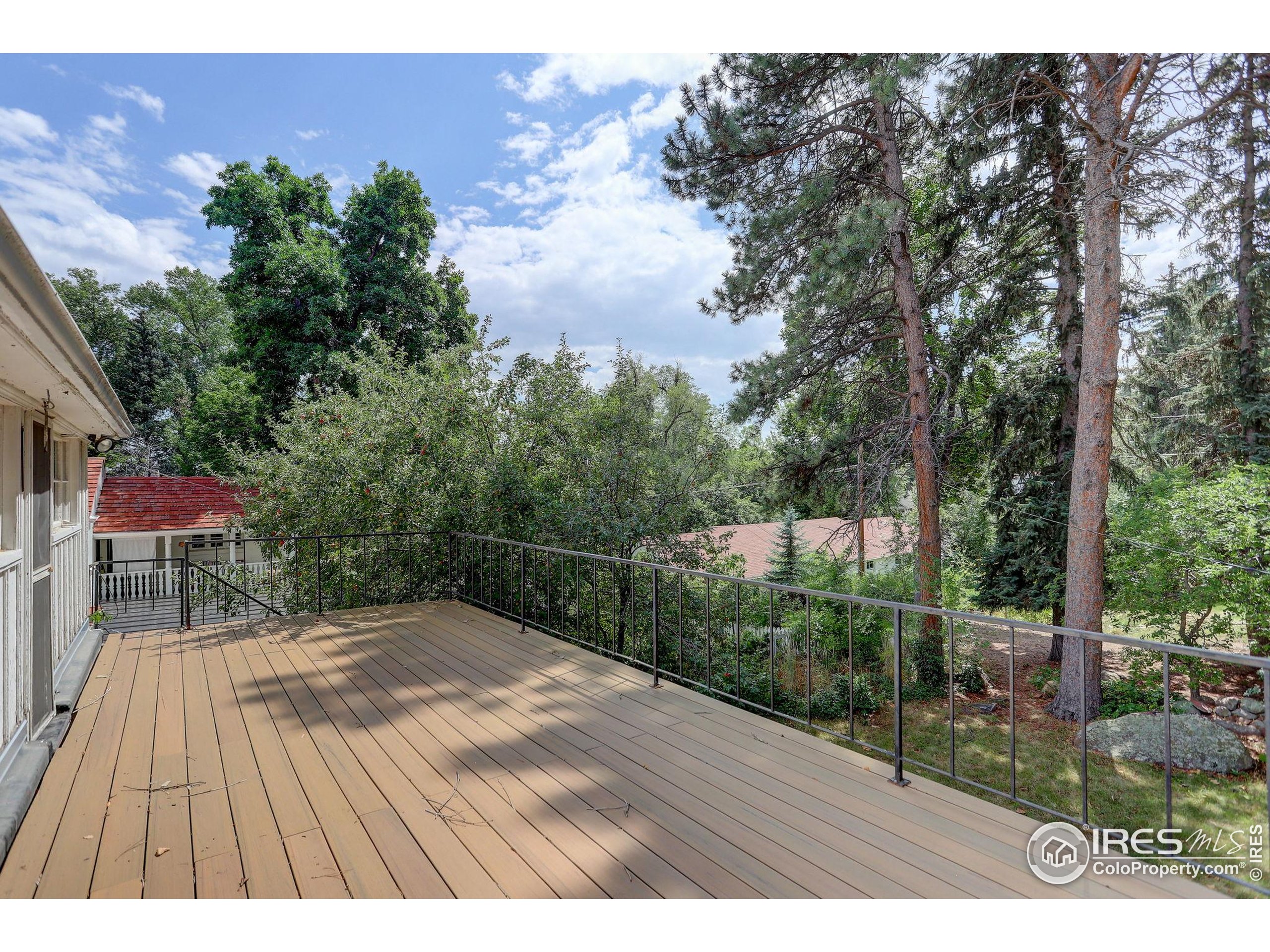 1512 Mariposa Ave