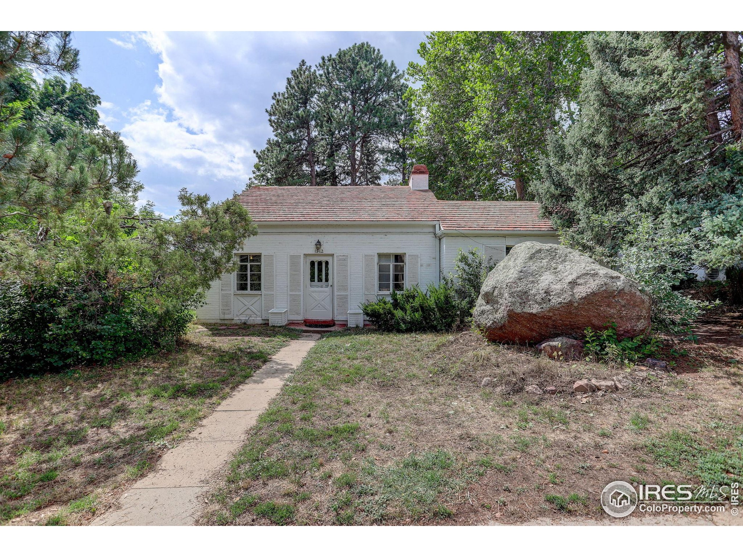1512 Mariposa Ave