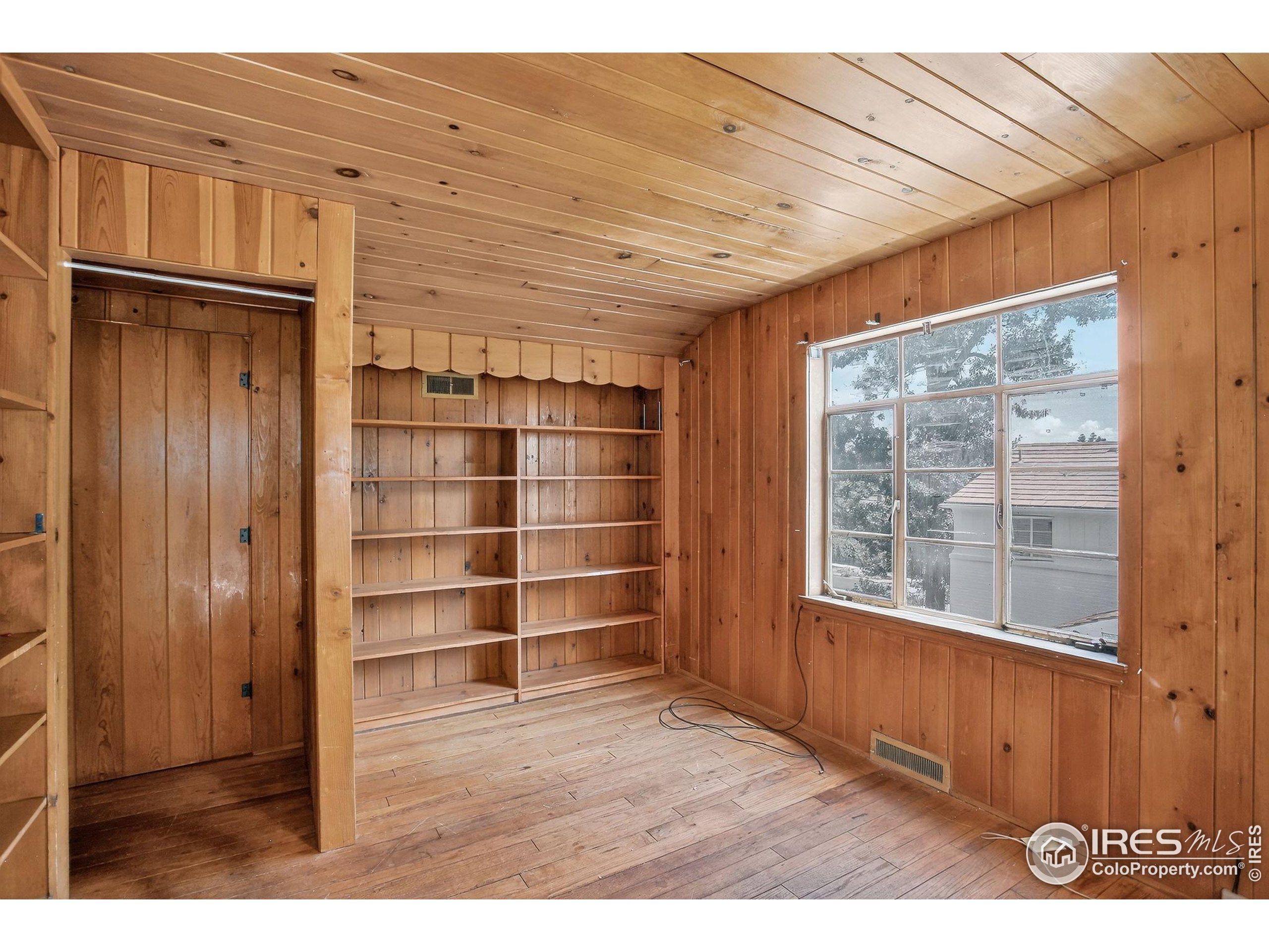 1512 Mariposa Ave