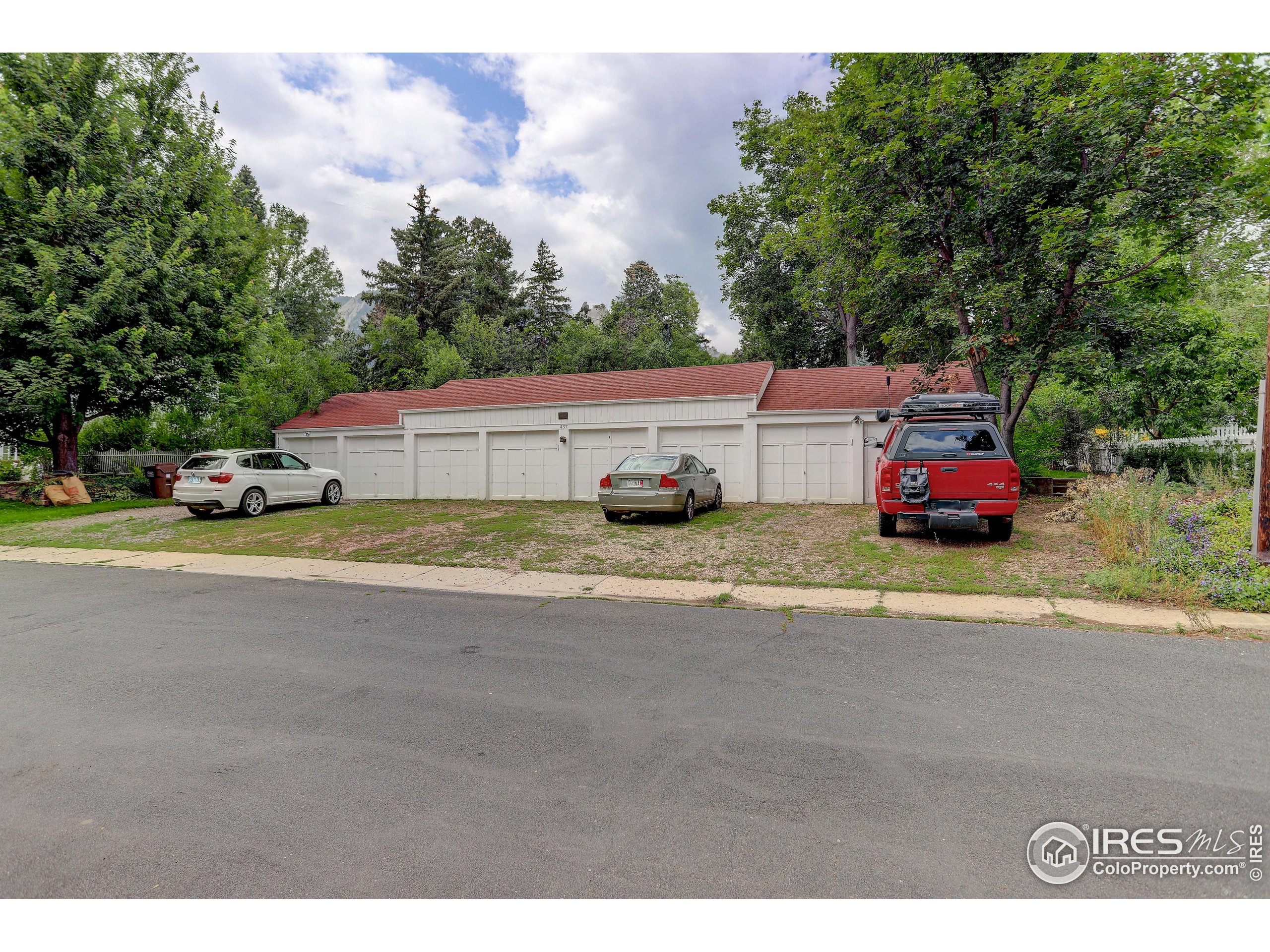 1512 Mariposa Ave