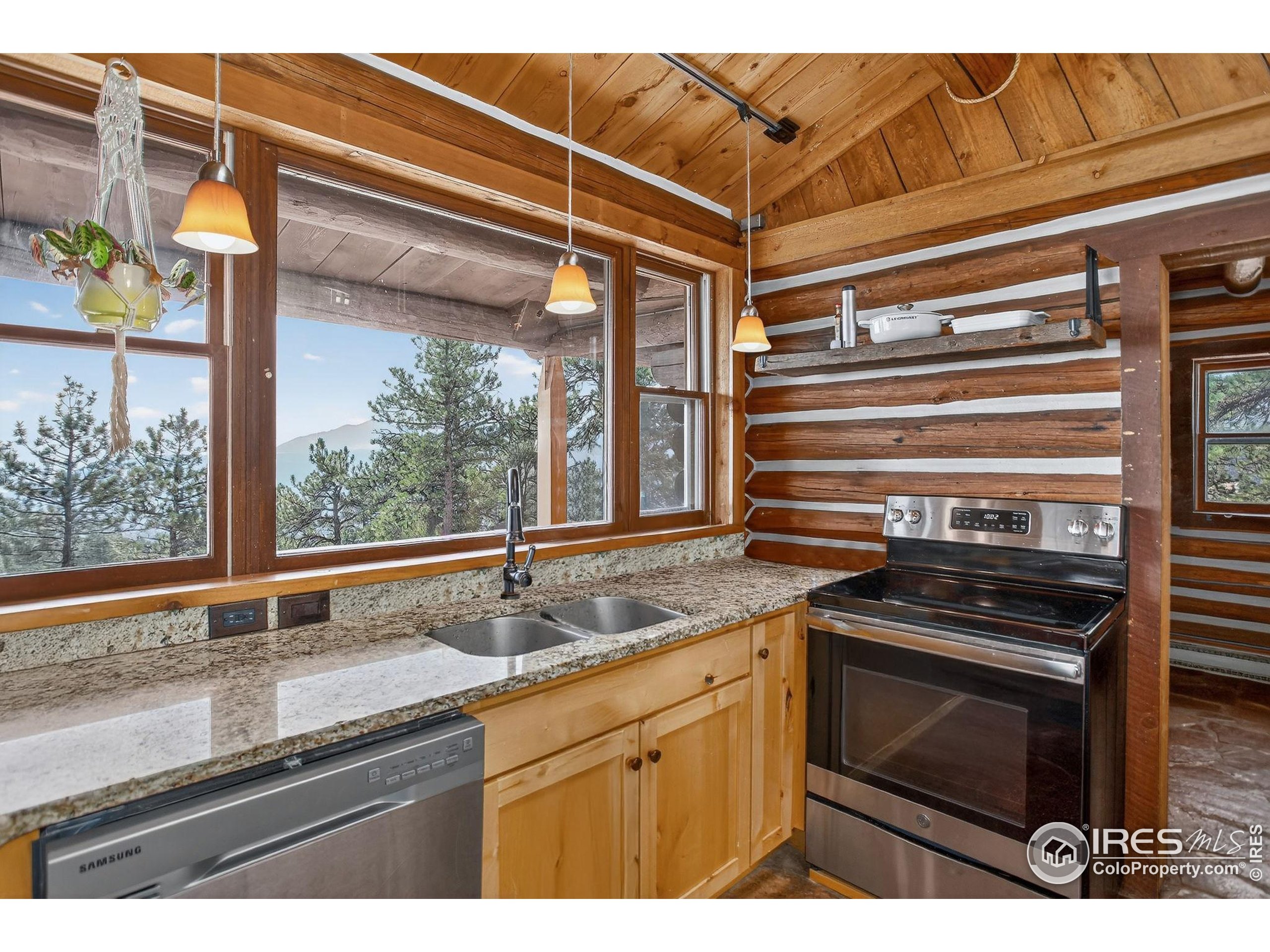 79 , 470, 1327, 1344, 1443 Weaver Dr