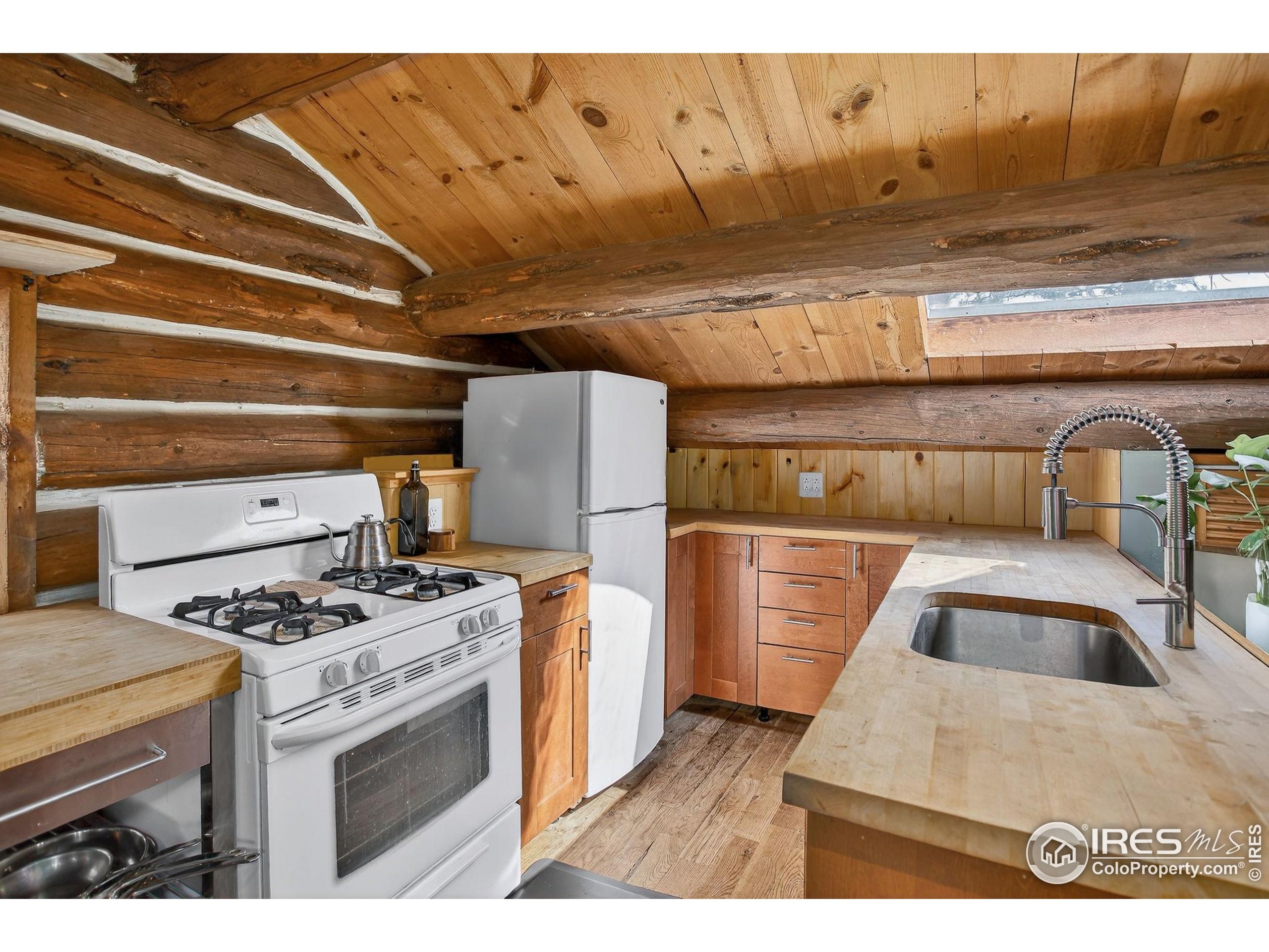 79 , 470, 1327, 1344, 1443 Weaver Dr